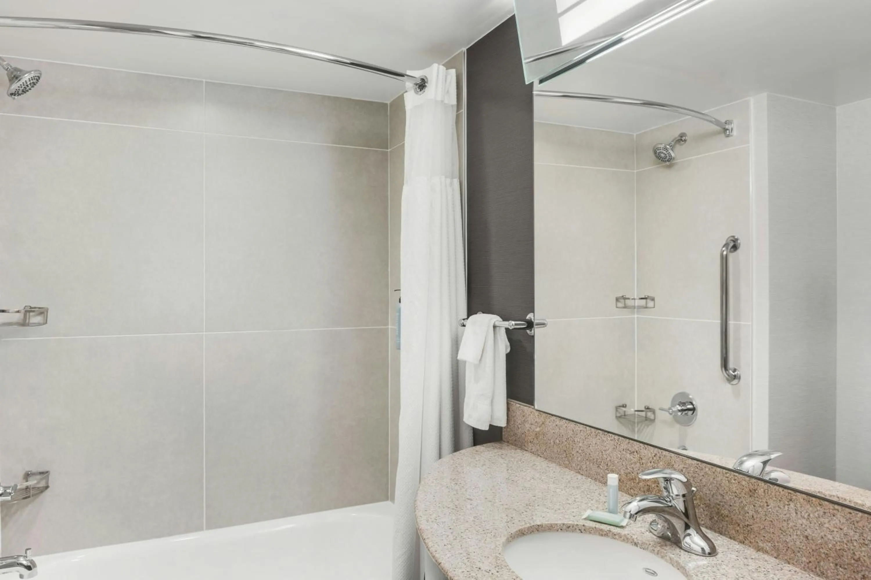 Bathroom in Courtyard Hamilton