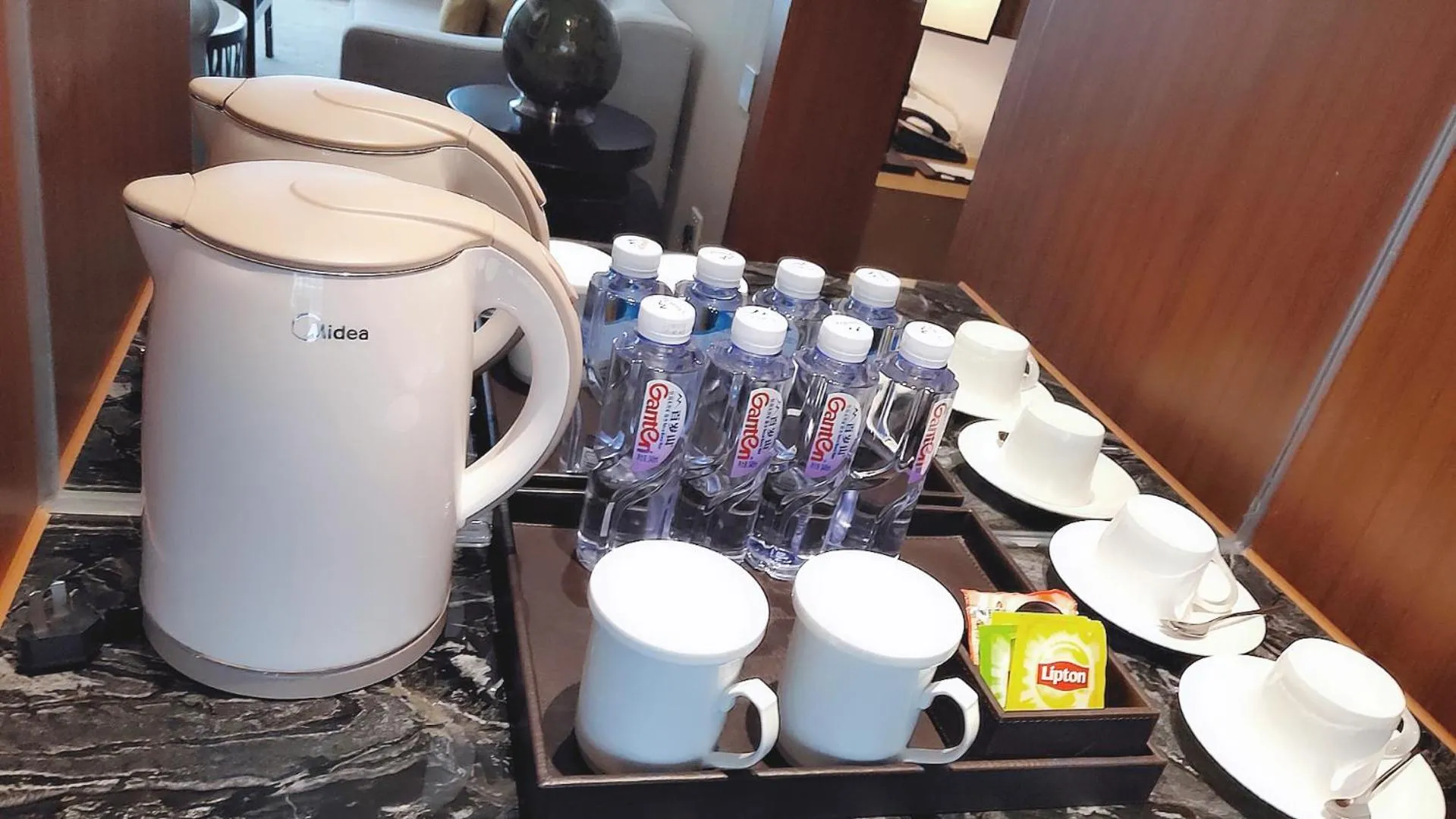 Coffee/Tea Facilities in The Thousand Lantern Lake Hotel