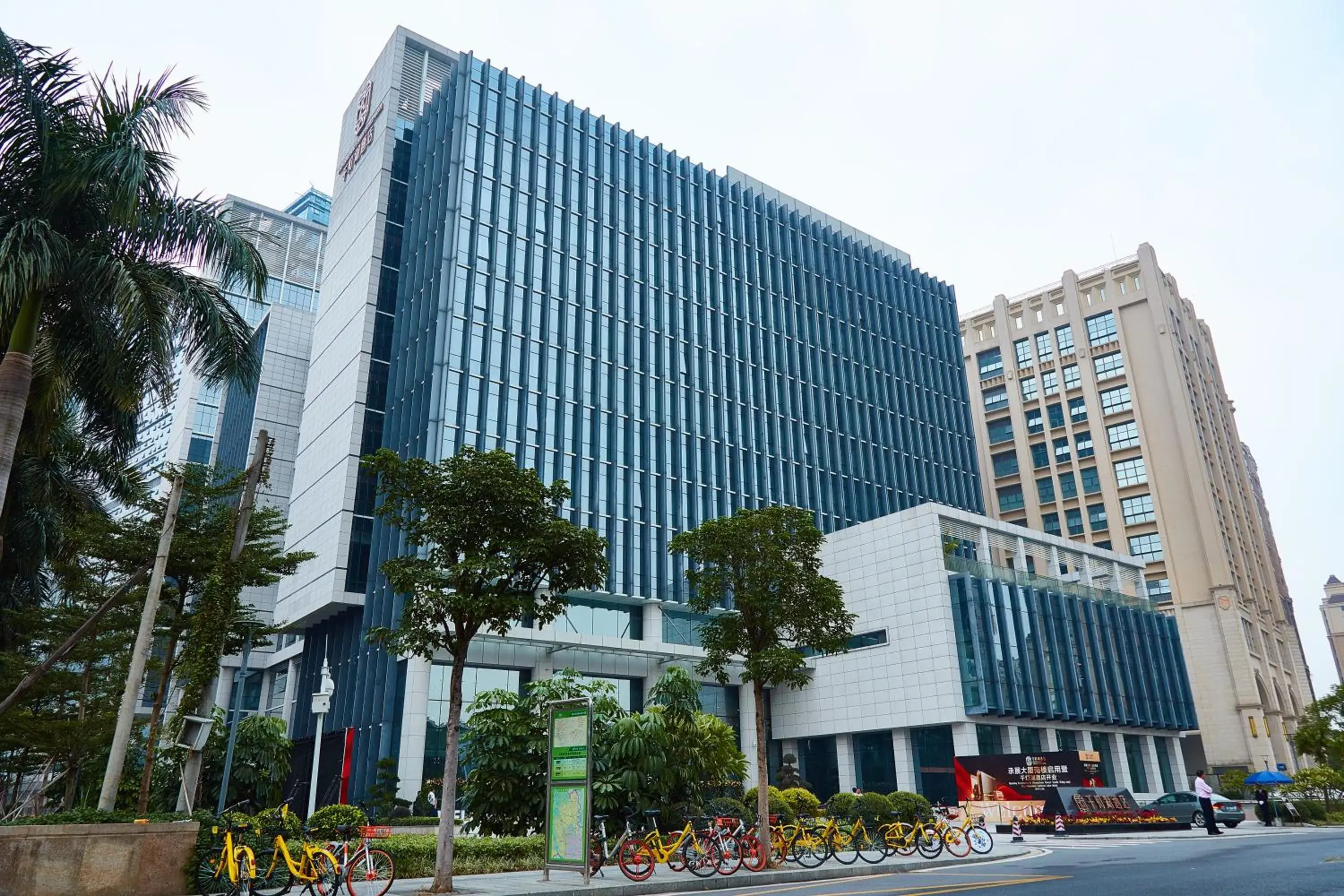 Facade/entrance, Property Building in The Thousand Lantern Lake Hotel Facade/entrance, Property Building in The Thousand Lantern Lake Hotel