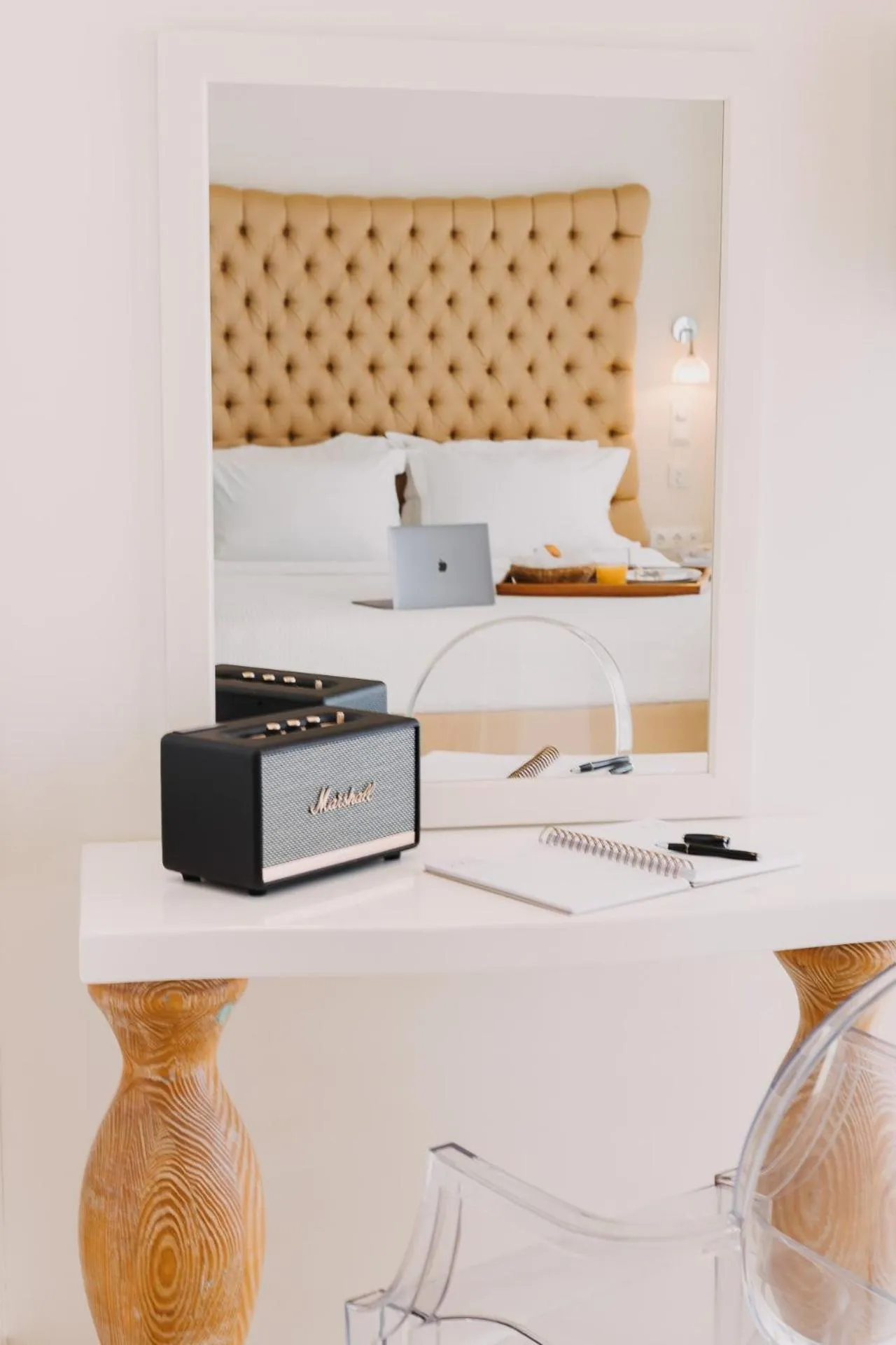 TV and multimedia in 5 Hermoupolis Concept Sites