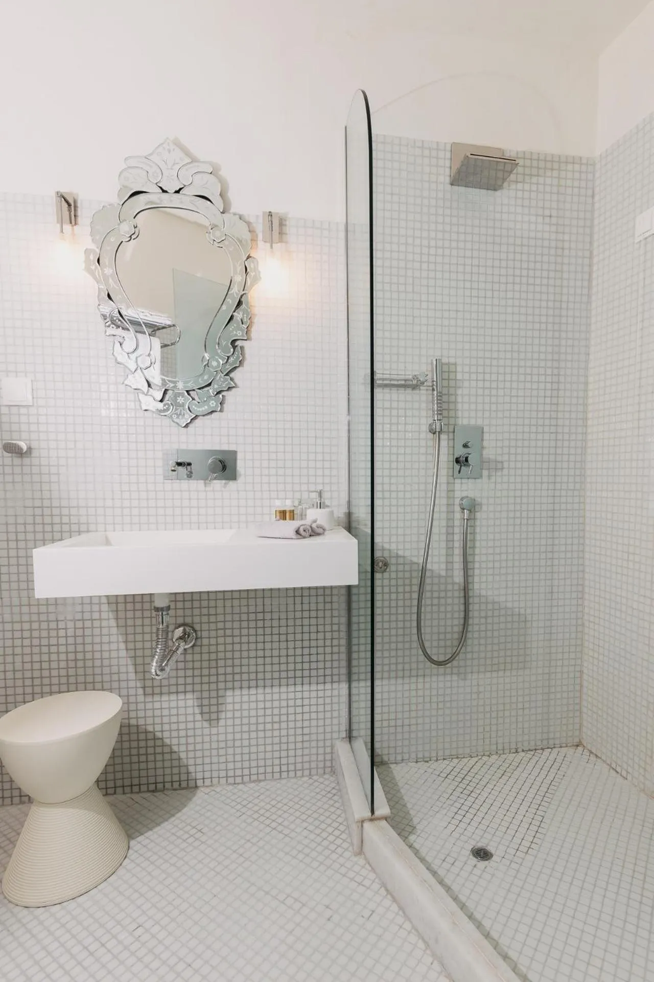 Shower in 5 Hermoupolis Concept Sites