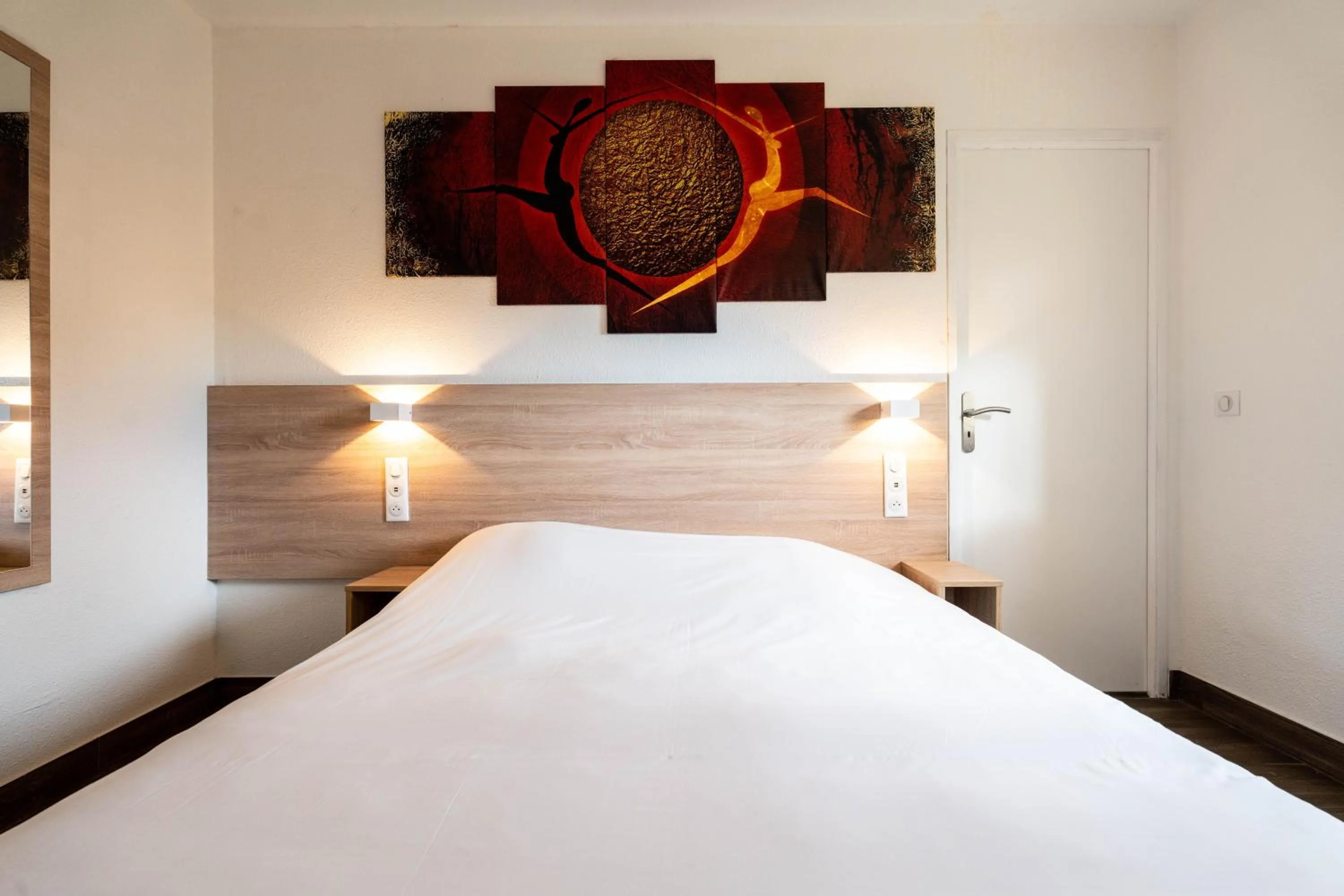 Bed in My KB Hôtel Montélimar