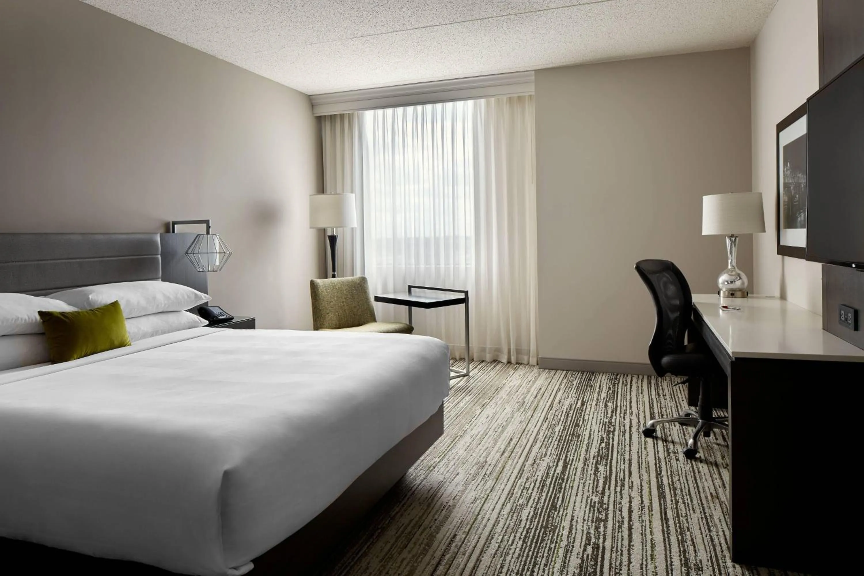 Bedroom, Bed in Marriott Cincinnati Northeast