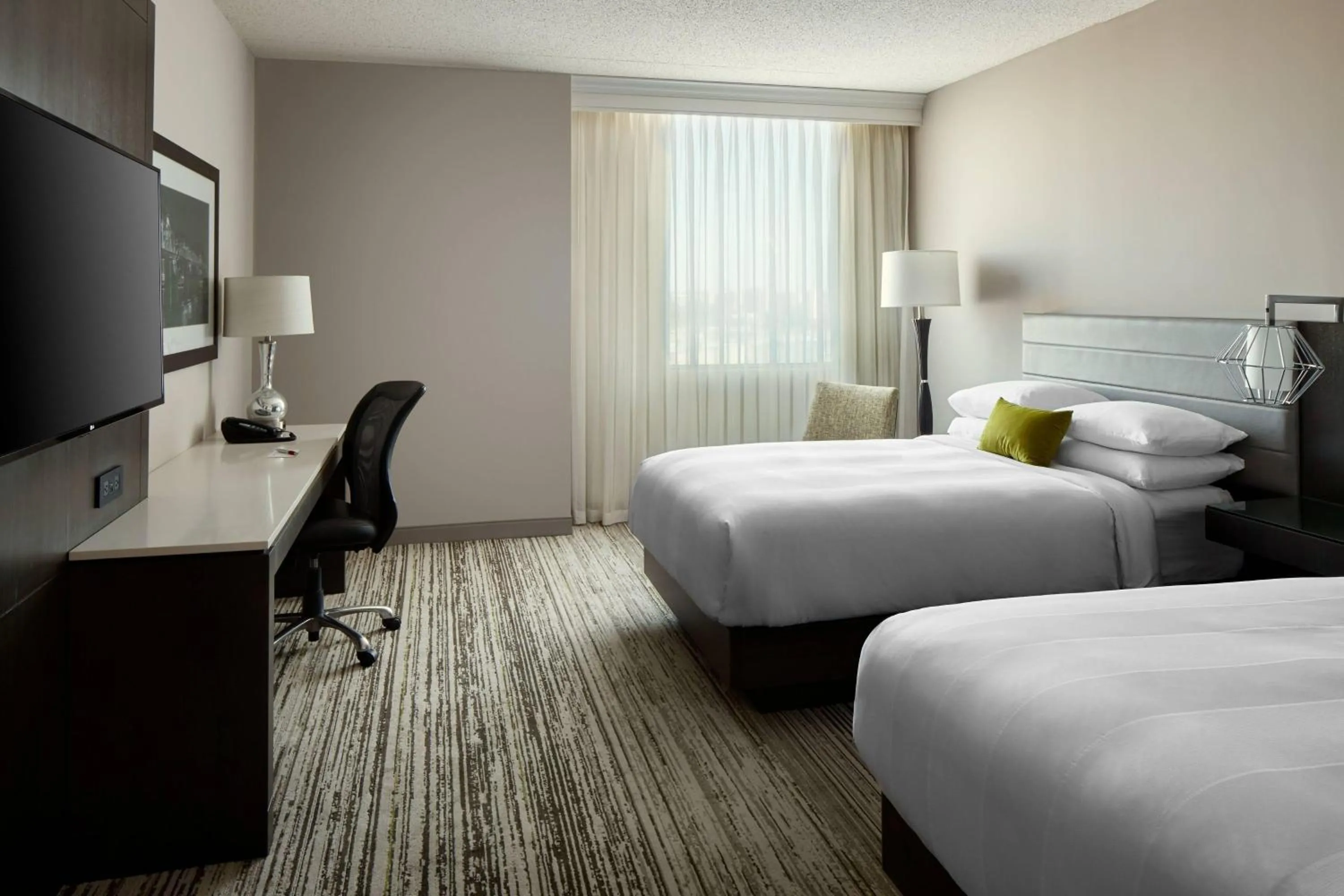 Bedroom, Bed in Marriott Cincinnati Northeast