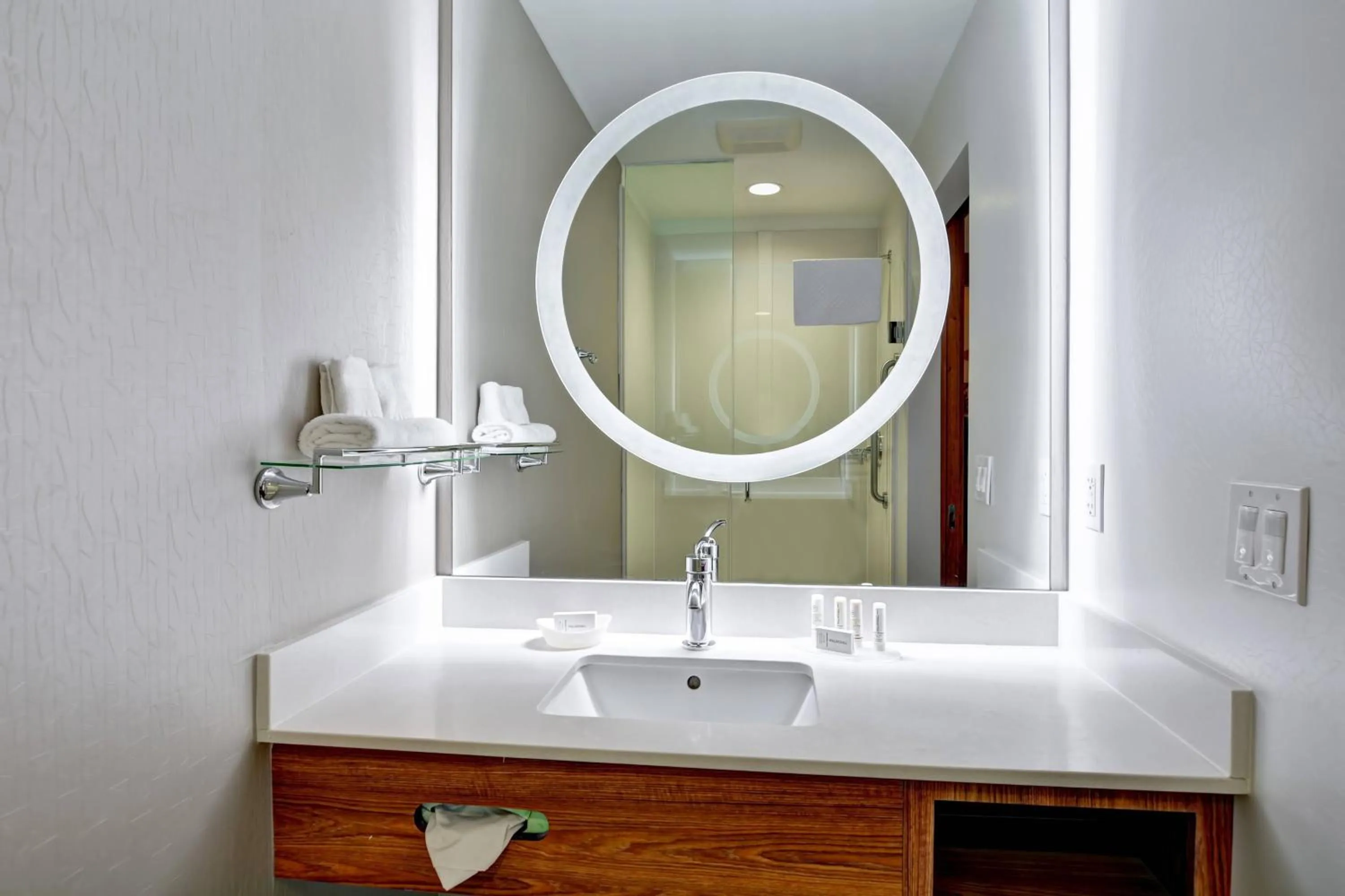 Bathroom in SpringHill Suites Cincinnati Airport South