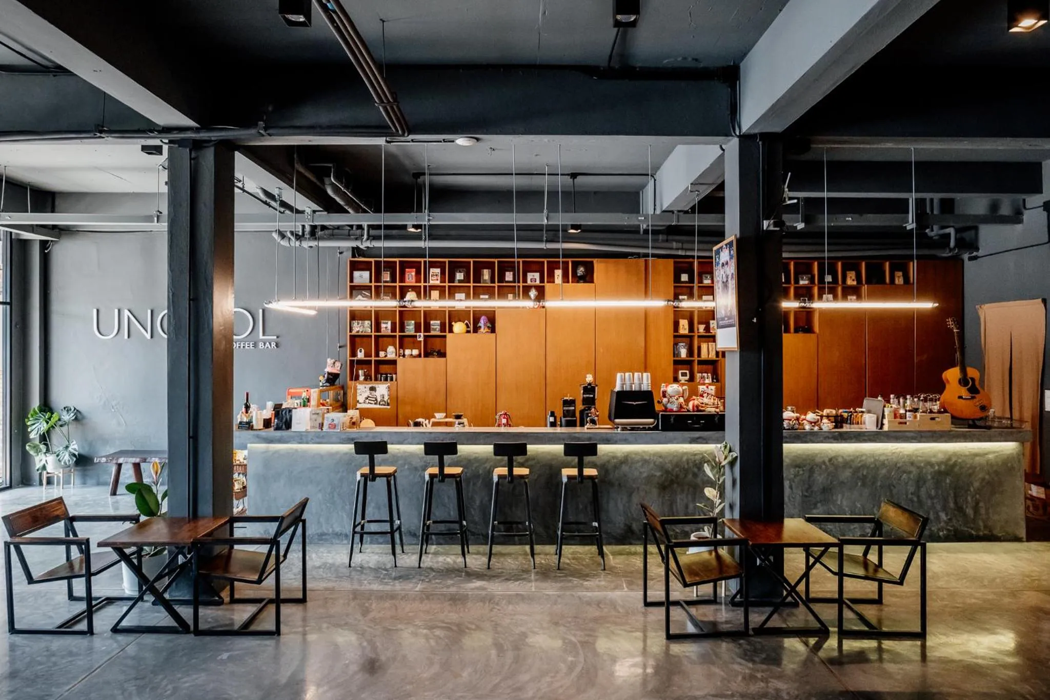 Restaurant/places to eat in Sleep Station