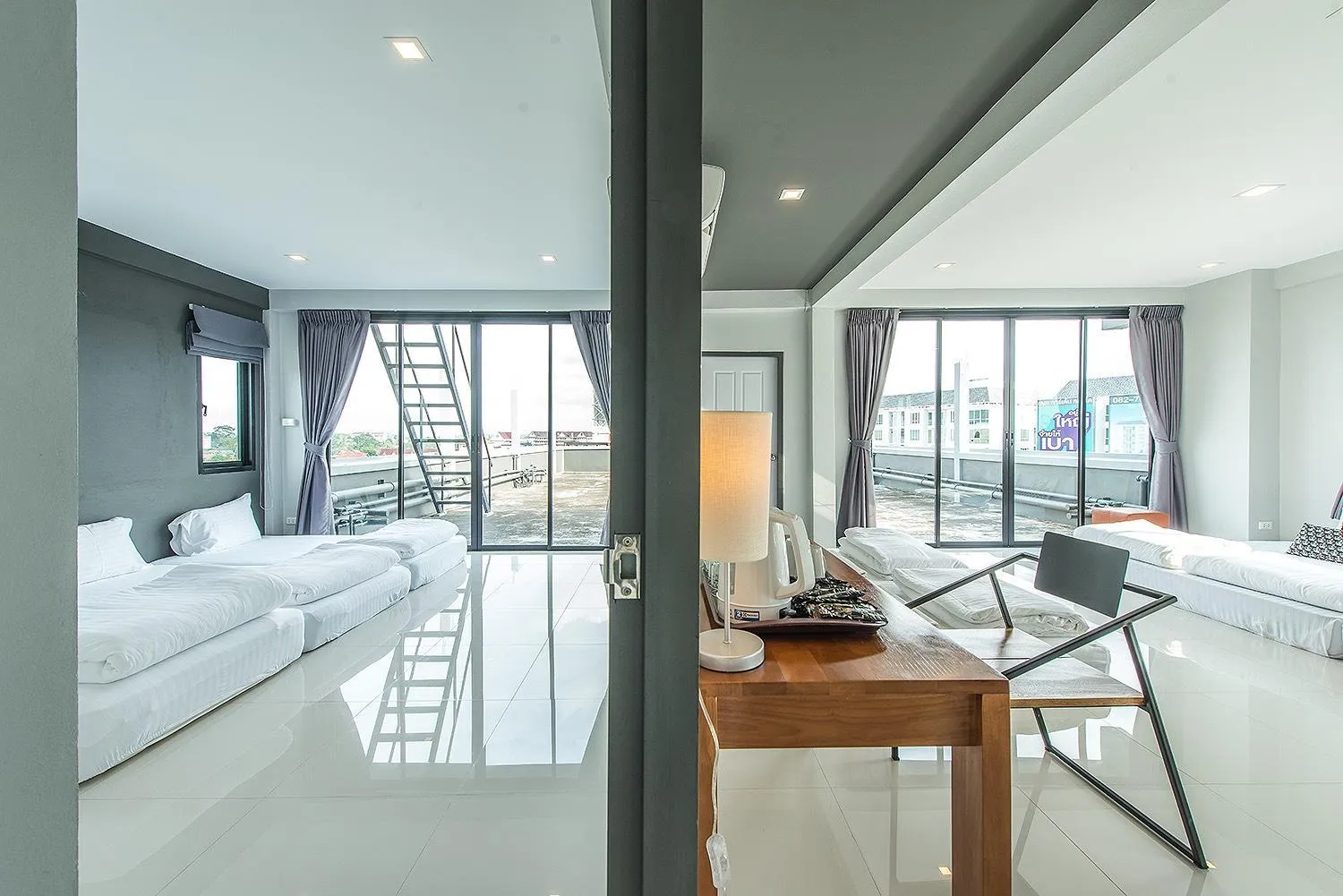 Living room, Bed in Sleep Station