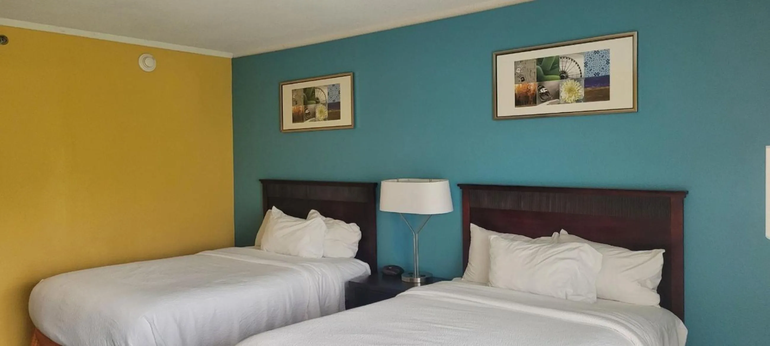Bed in Fairfield Inn & Suites Cincinnati North/Sharonville