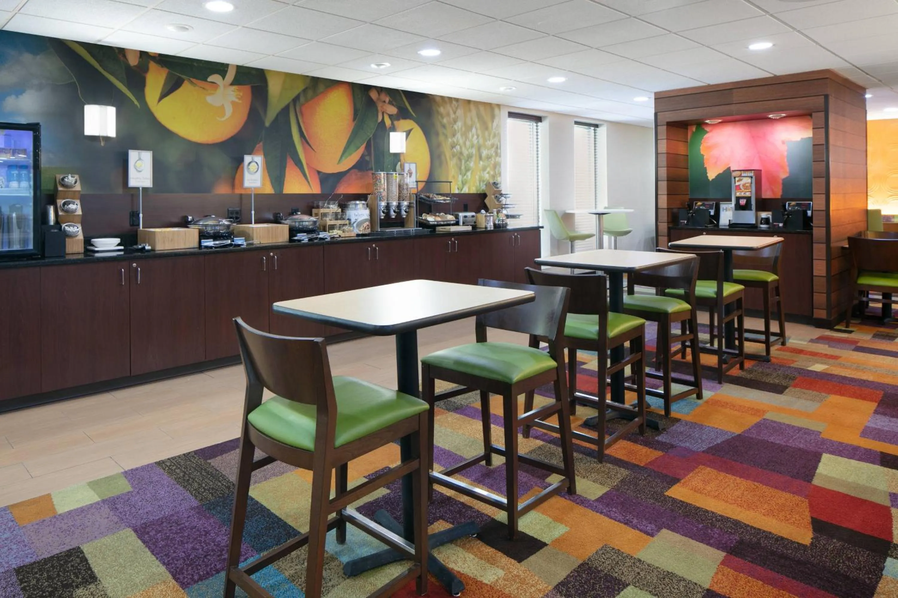 Breakfast in Fairfield Inn & Suites Cincinnati North/Sharonville