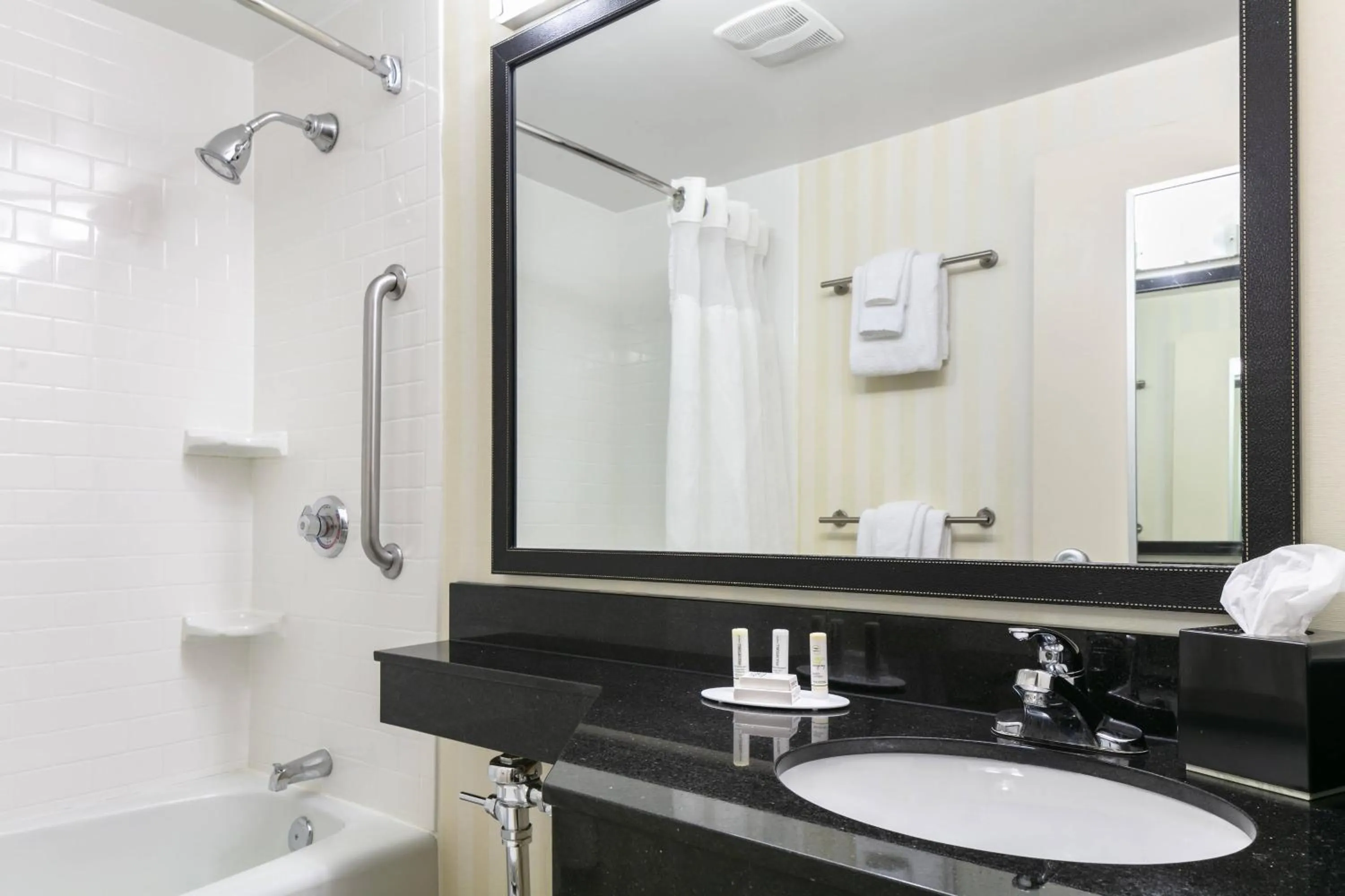 Bathroom in Fairfield Inn & Suites Cincinnati North/Sharonville