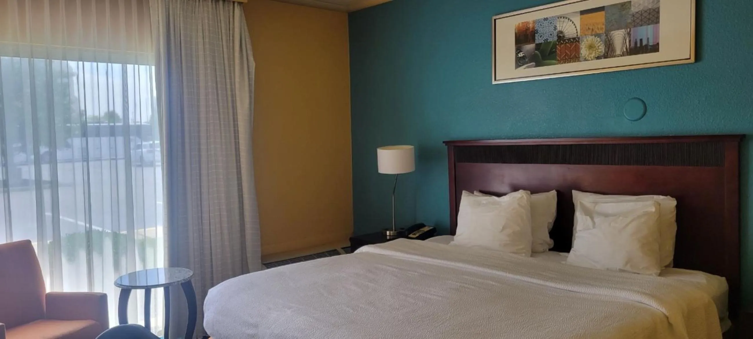 Bed in Fairfield Inn & Suites Cincinnati North/Sharonville