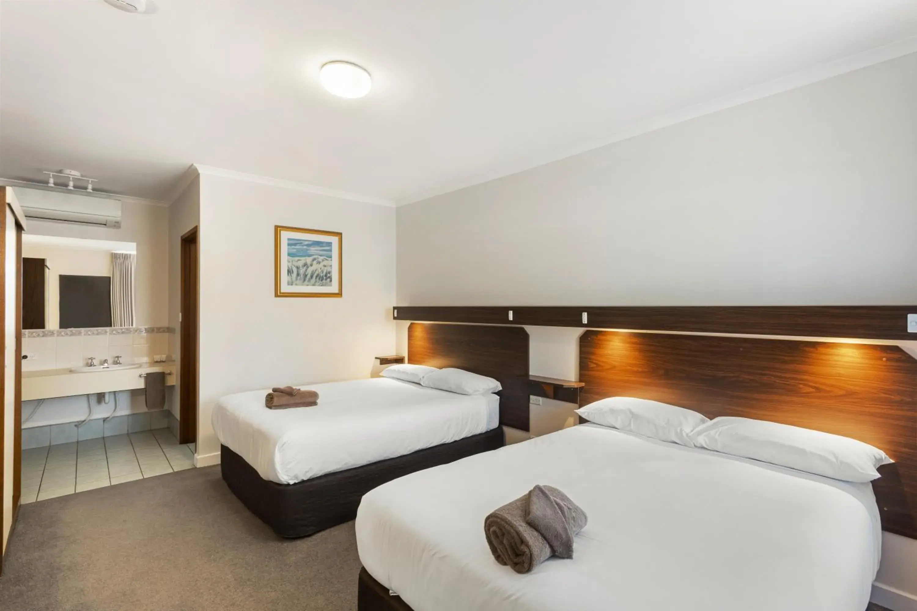 Standard Double Room with Two Double Beds in Maffra Motor Inn Standard Double Room with Two Double Beds in Maffra Motor Inn