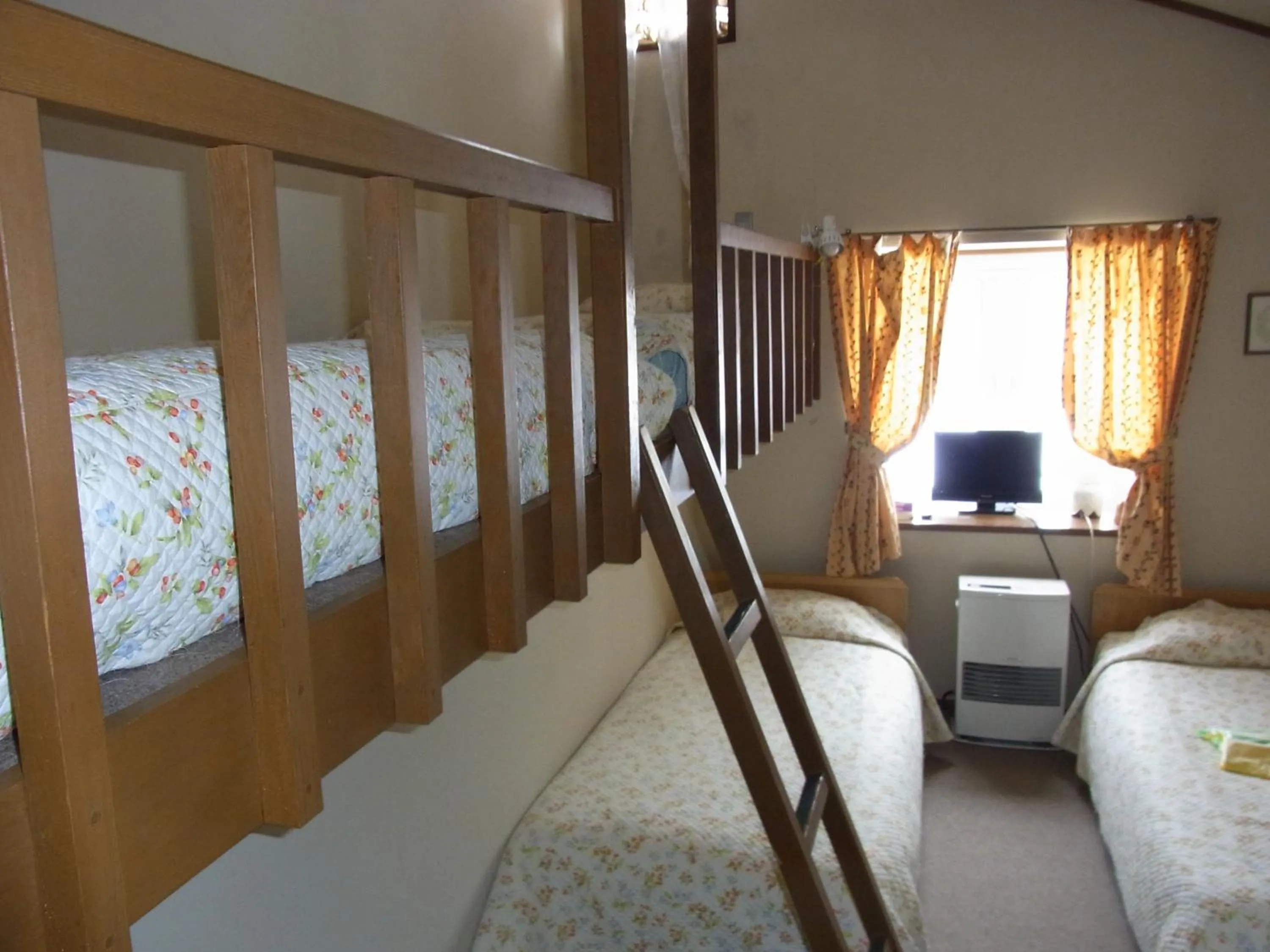 Photo of the whole room, Bed in Pension Rapport in Tambara Plateau