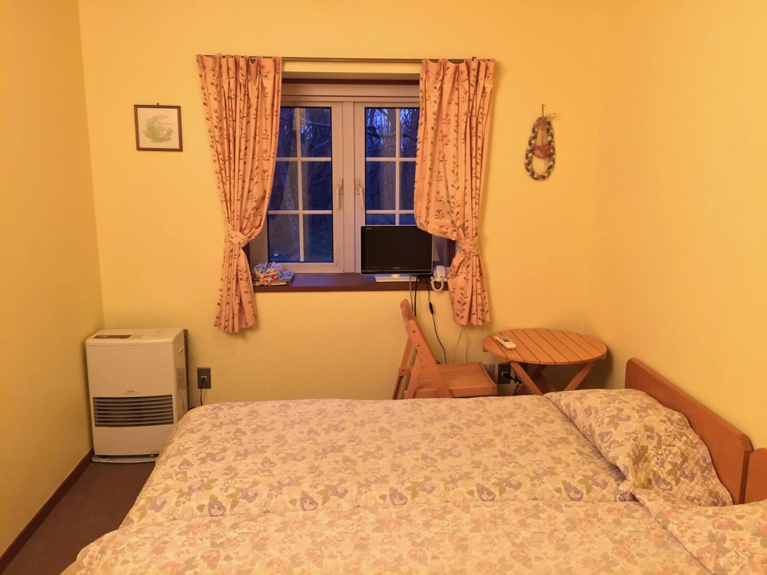 Photo of the whole room, Bed in Pension Rapport in Tambara Plateau