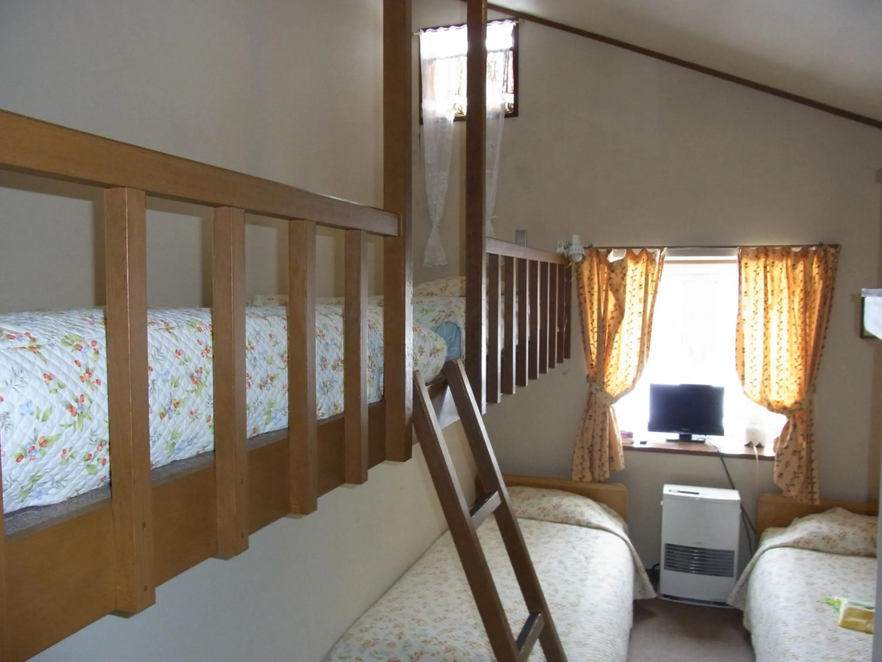 Photo of the whole room, Bed in Pension Rapport in Tambara Plateau