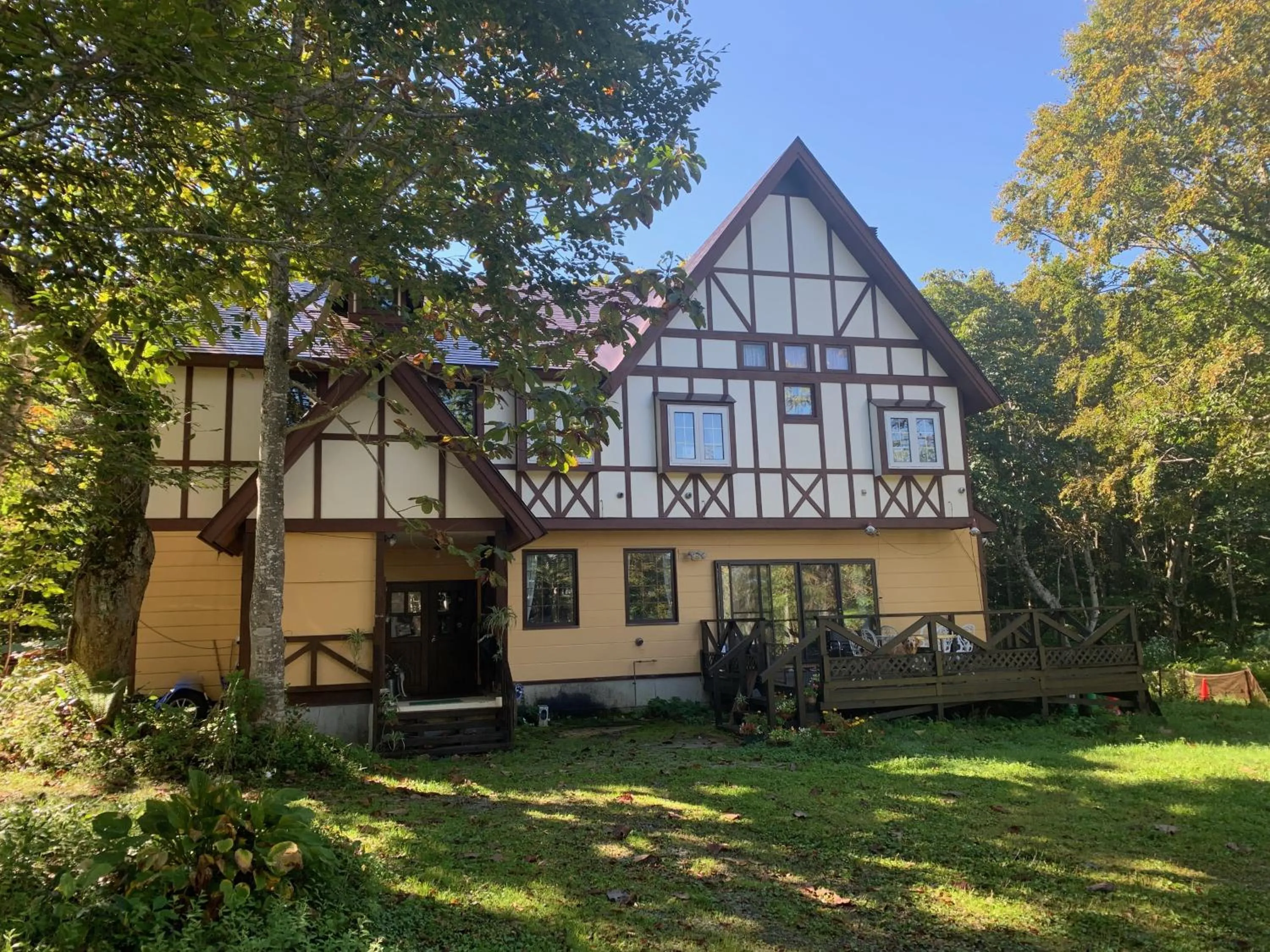 Property building in Pension Rapport in Tambara Plateau