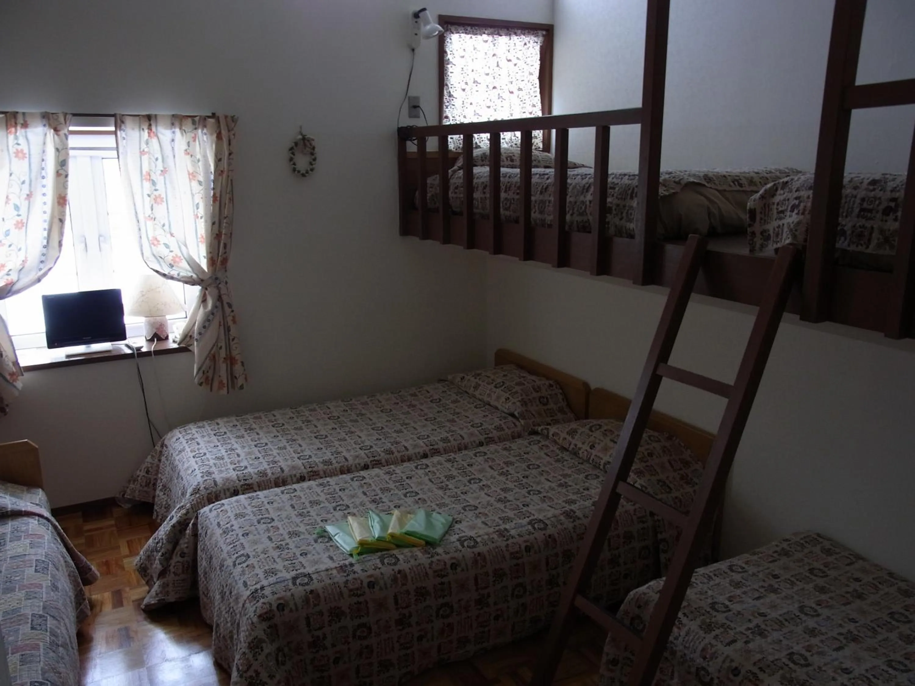 Photo of the whole room, Bed in Pension Rapport in Tambara Plateau