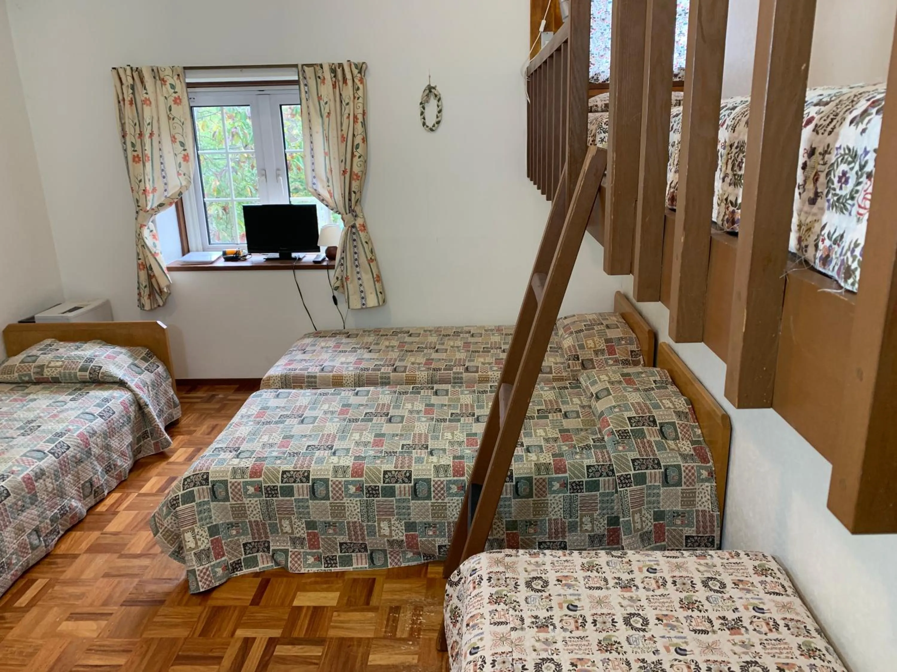 Photo of the whole room, Bed in Pension Rapport in Tambara Plateau