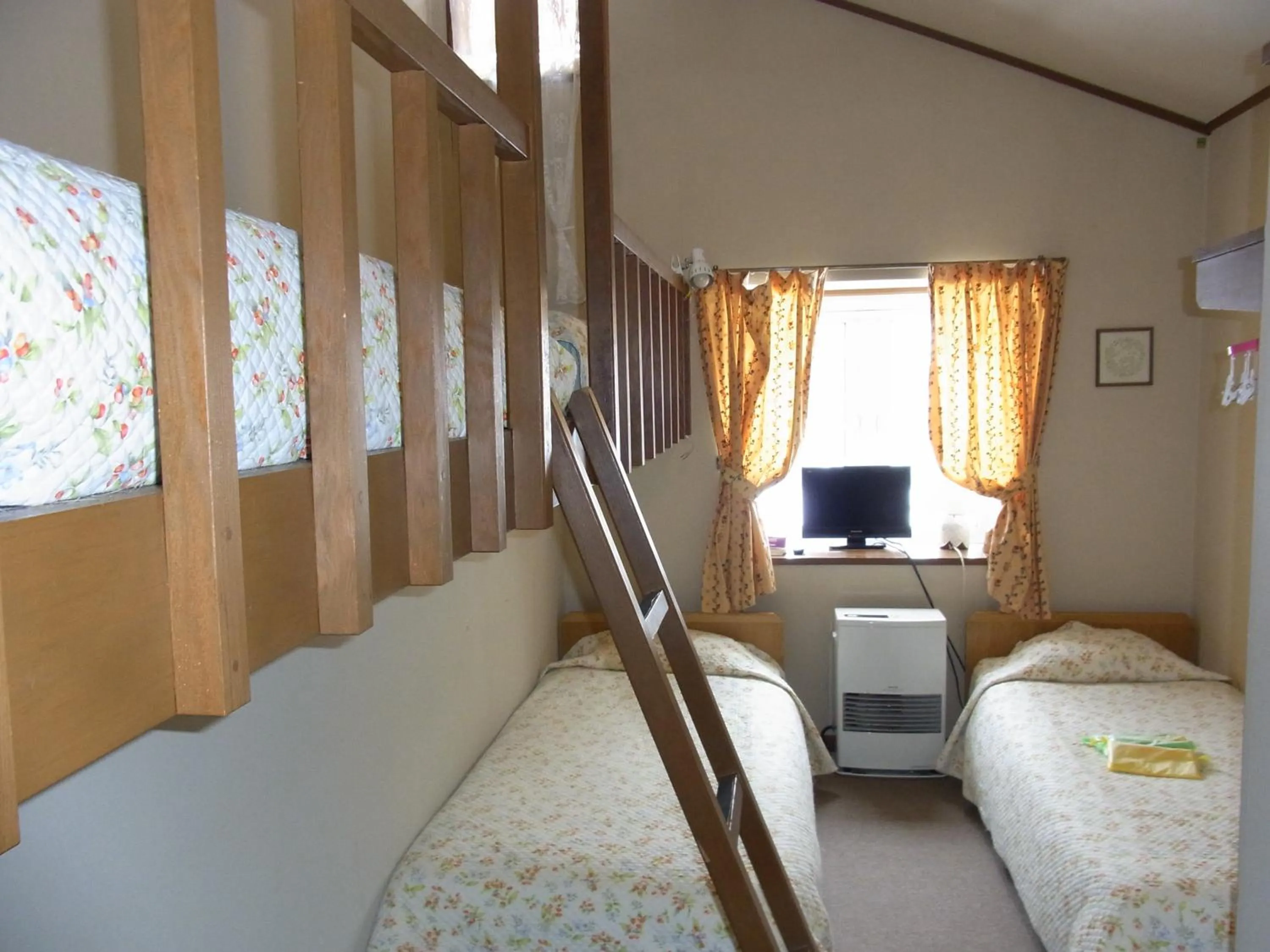 Photo of the whole room, Bed in Pension Rapport in Tambara Plateau