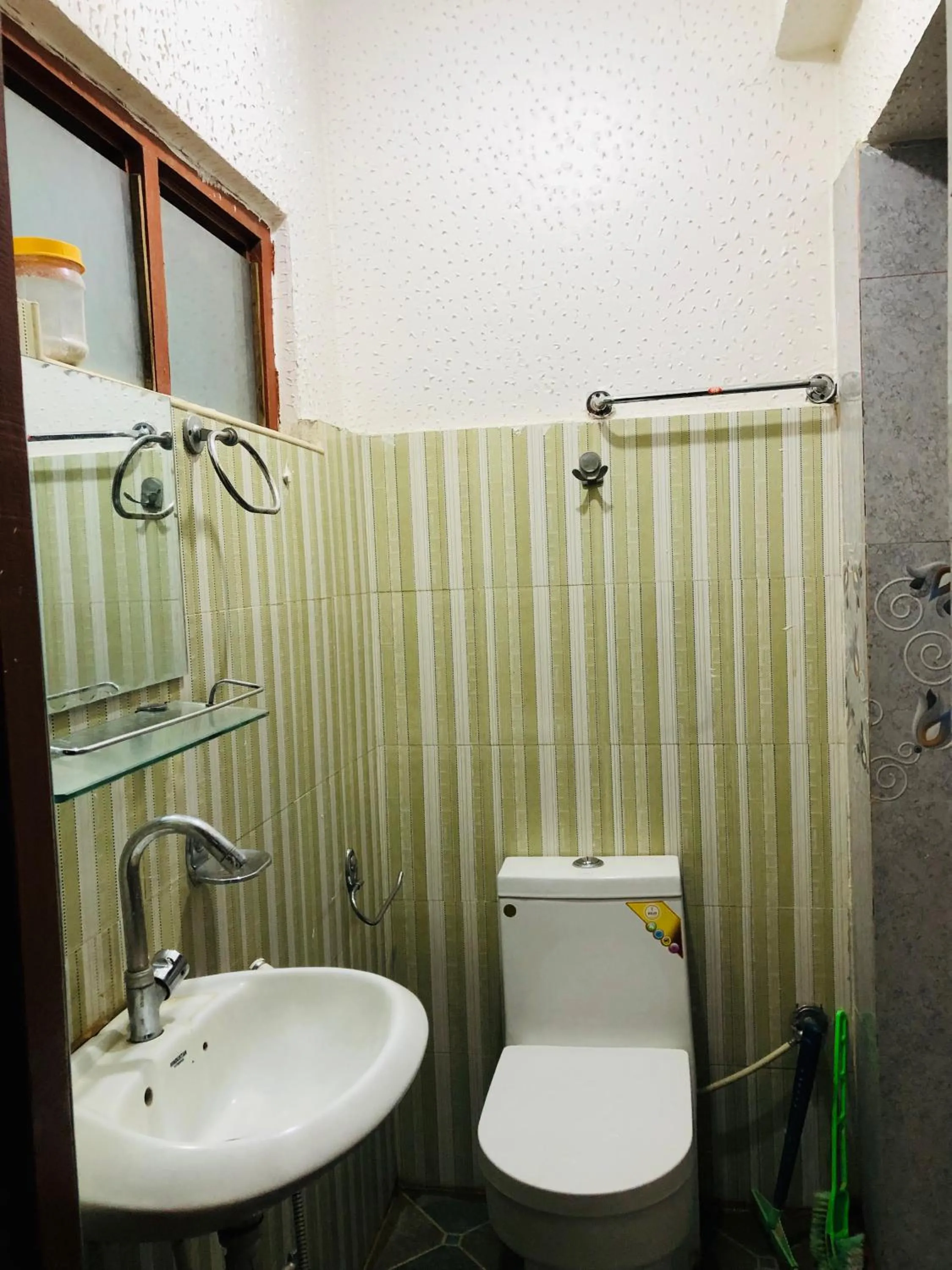 Sara's Backpackers Hotel