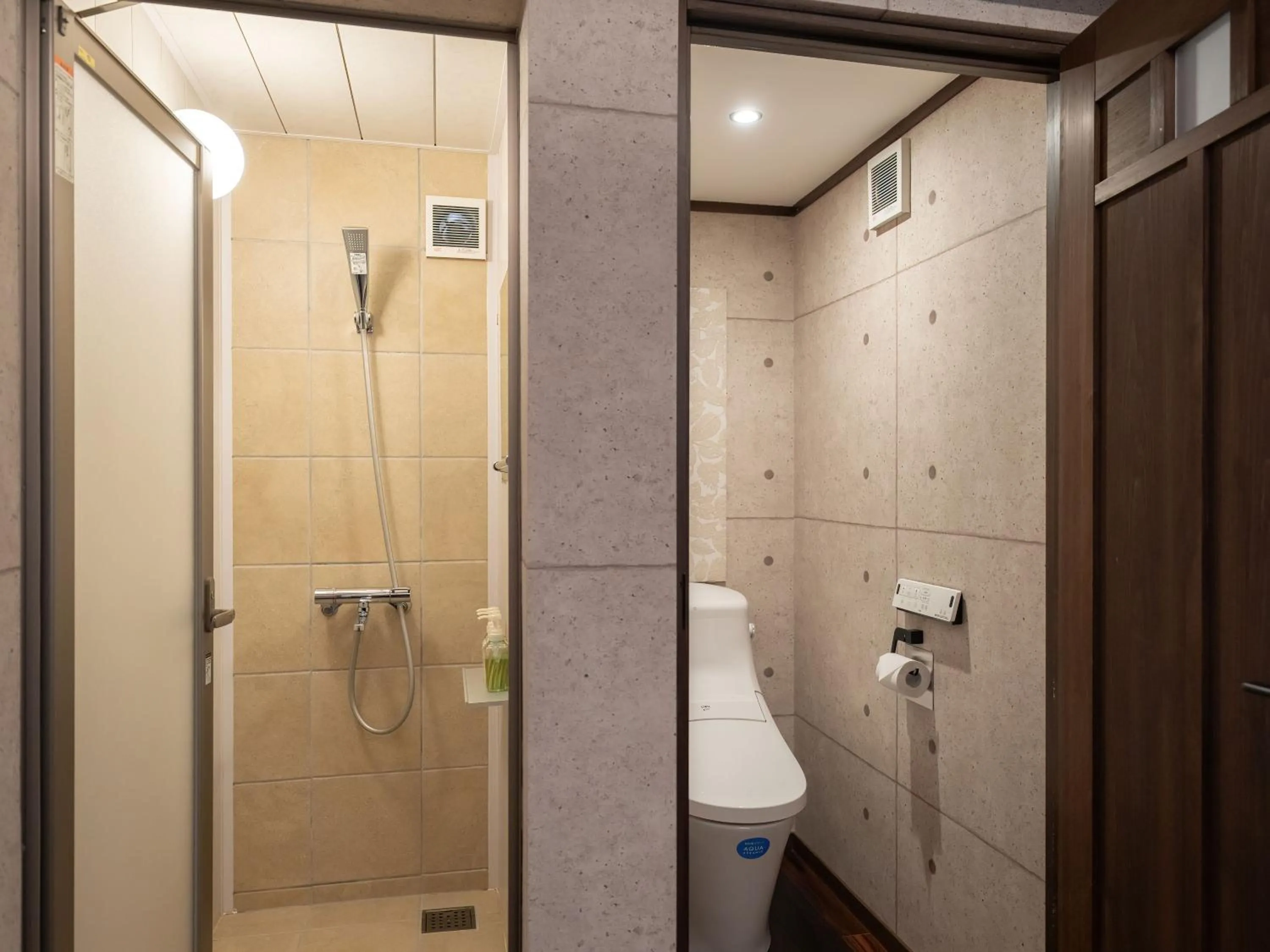 Shower in Machiya Hotel oyado baison