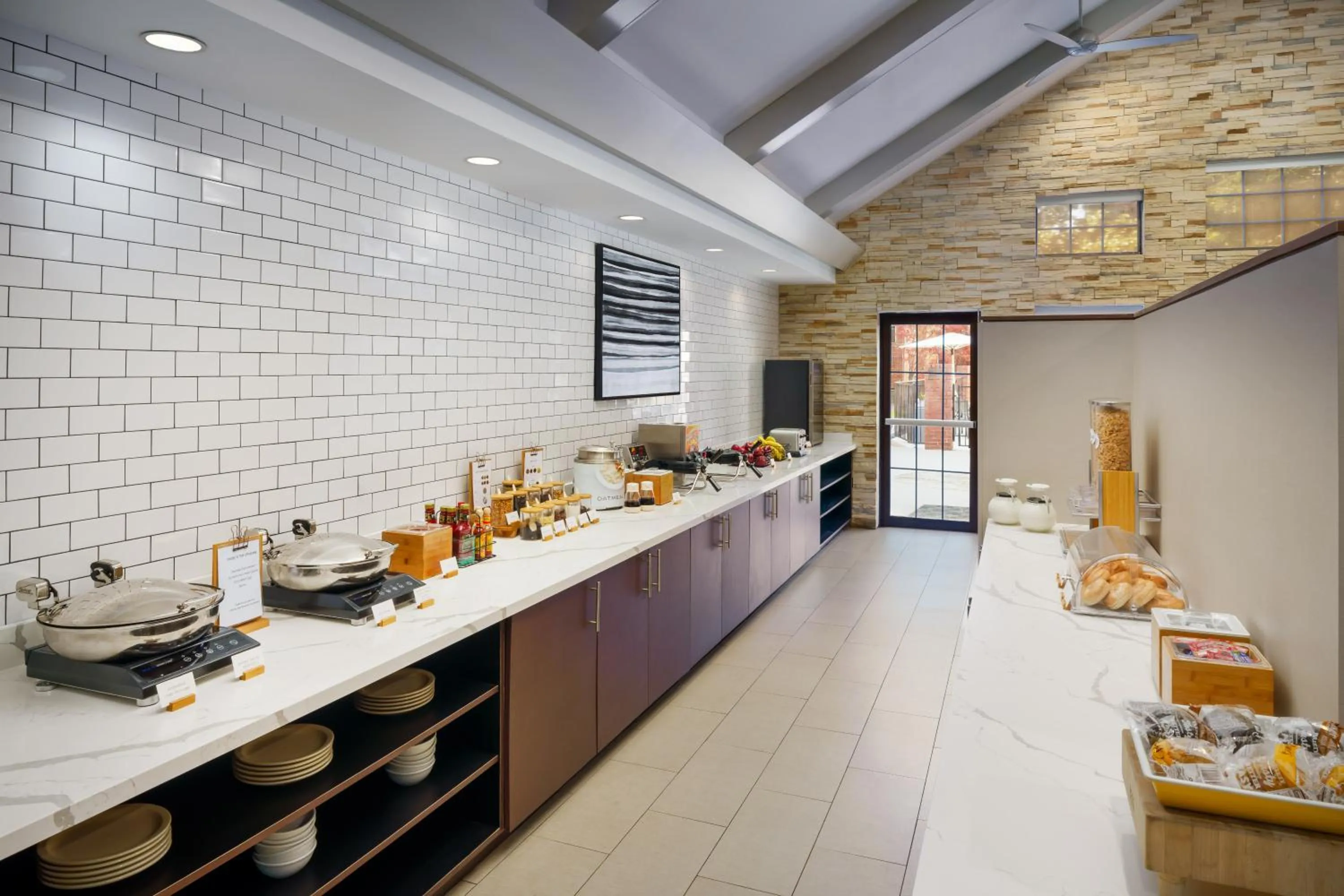 Breakfast in Residence Inn Dallas Addison/Quorum Drive