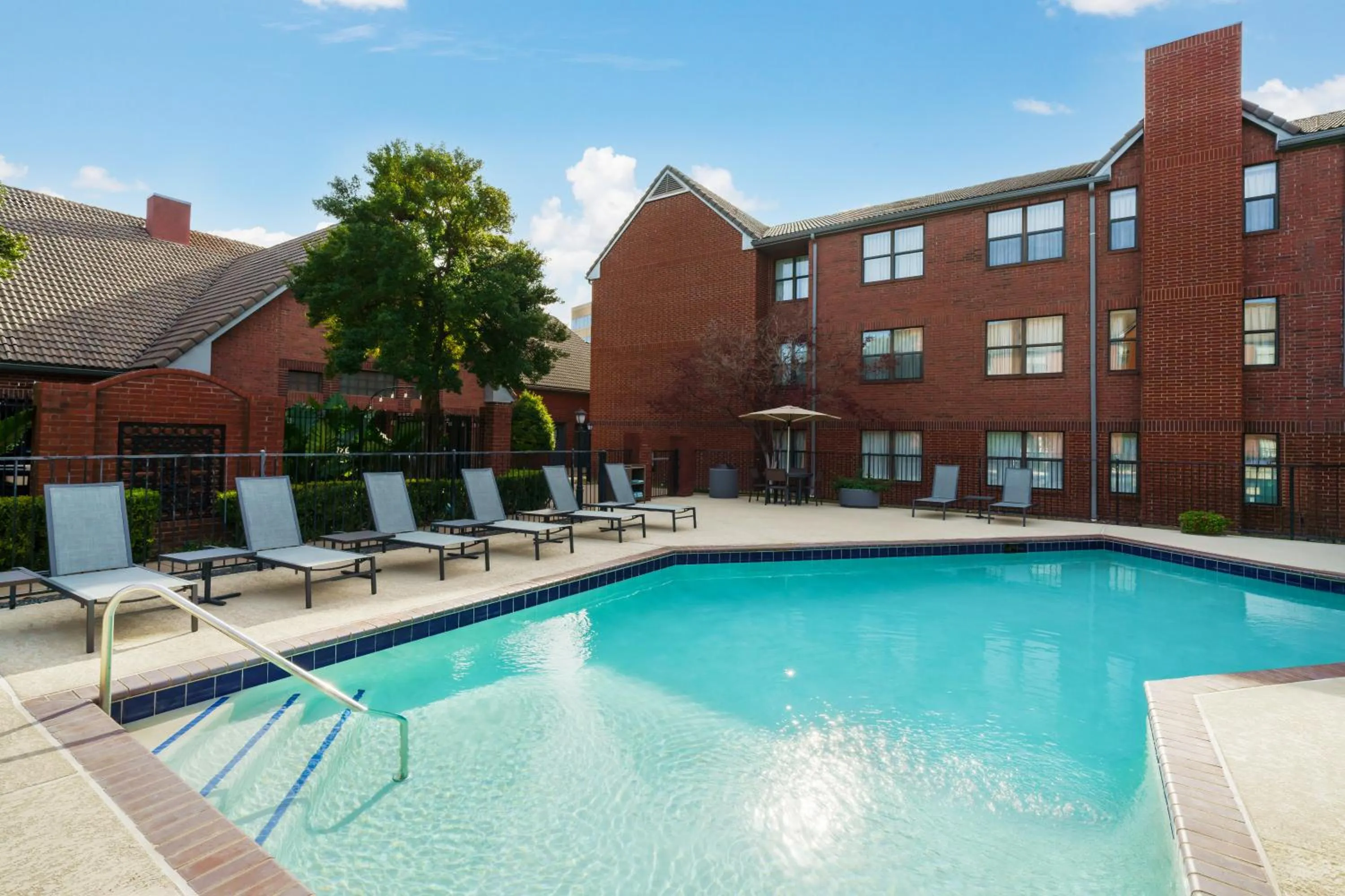 Swimming pool in Residence Inn Dallas Addison/Quorum Drive