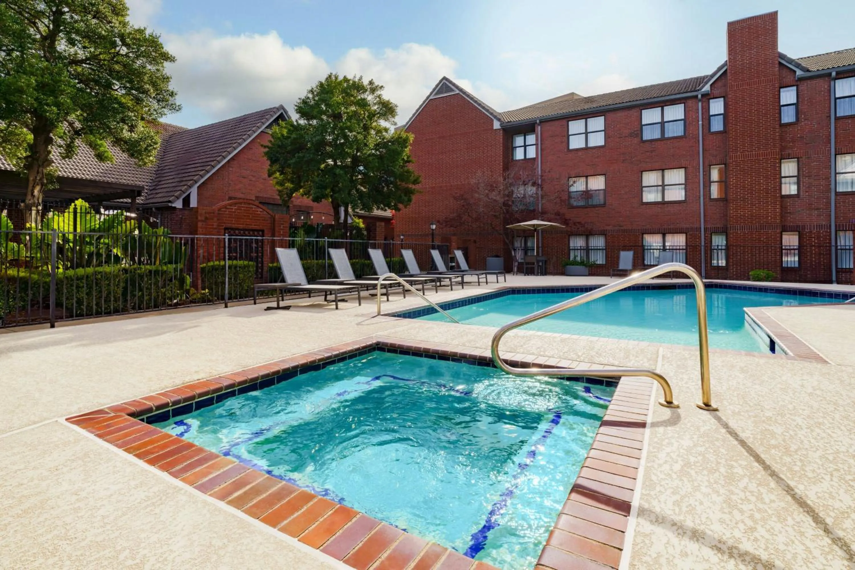 Swimming pool in Residence Inn Dallas Addison/Quorum Drive