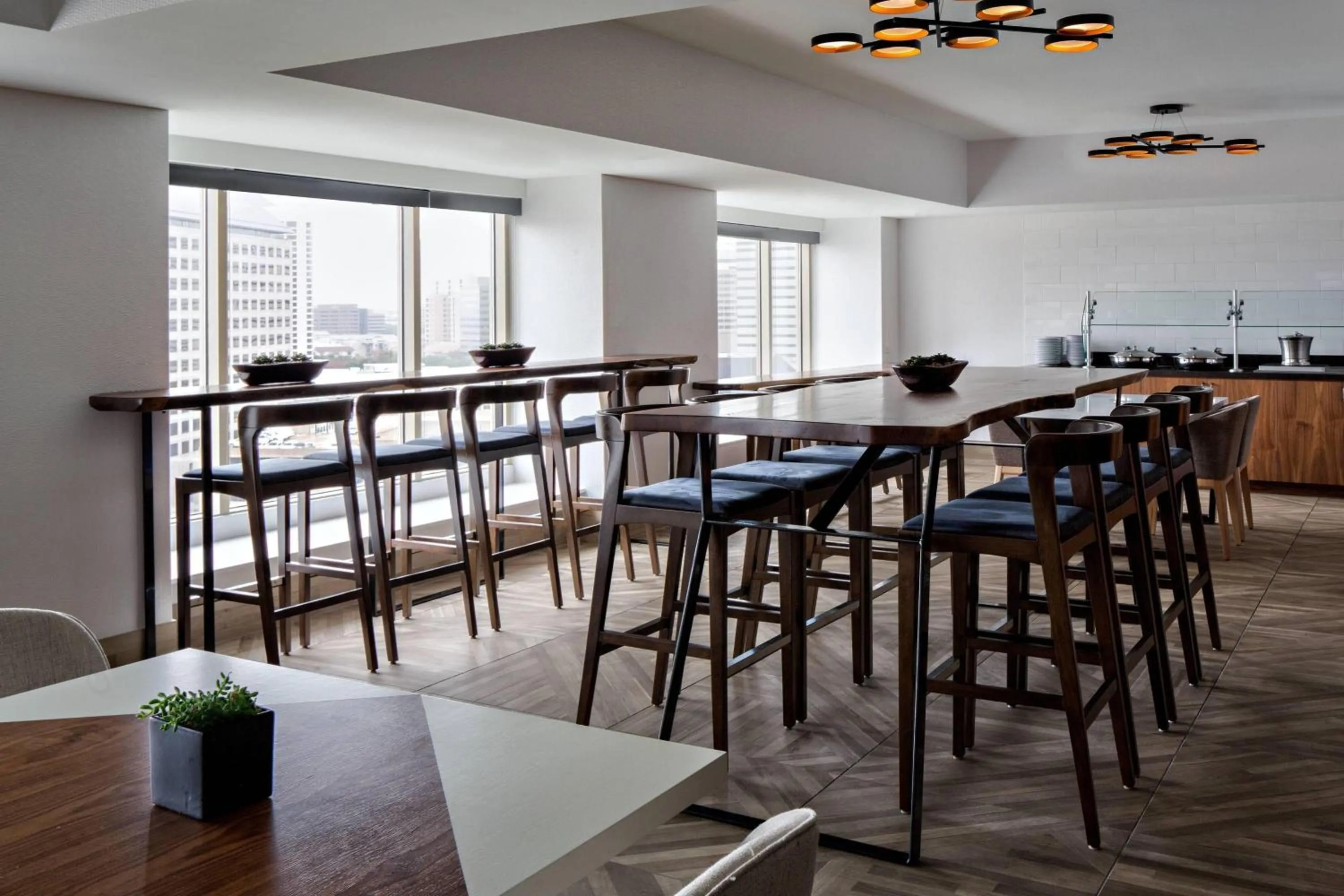 Lounge or bar in Marriott Dallas Las Colinas