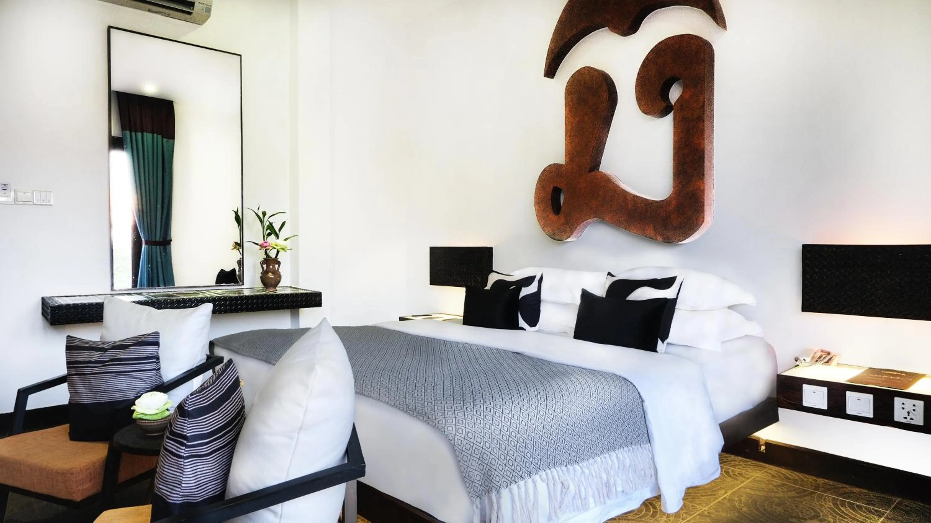 Bed in Golden Temple Villa