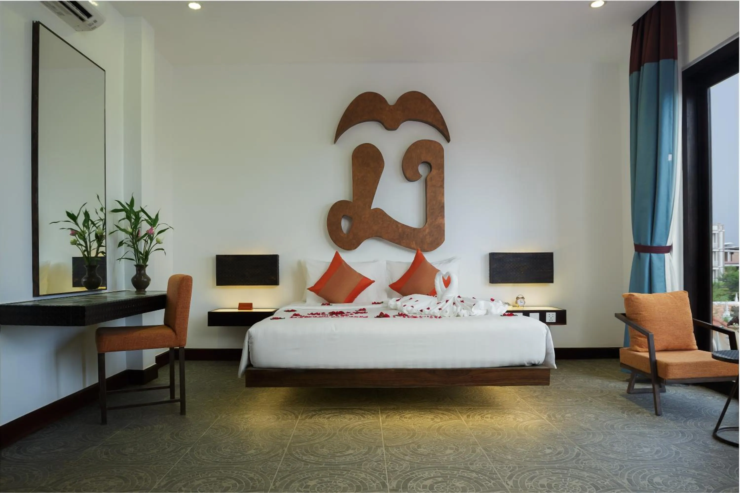 Photo of the whole room, Bed in Golden Temple Villa