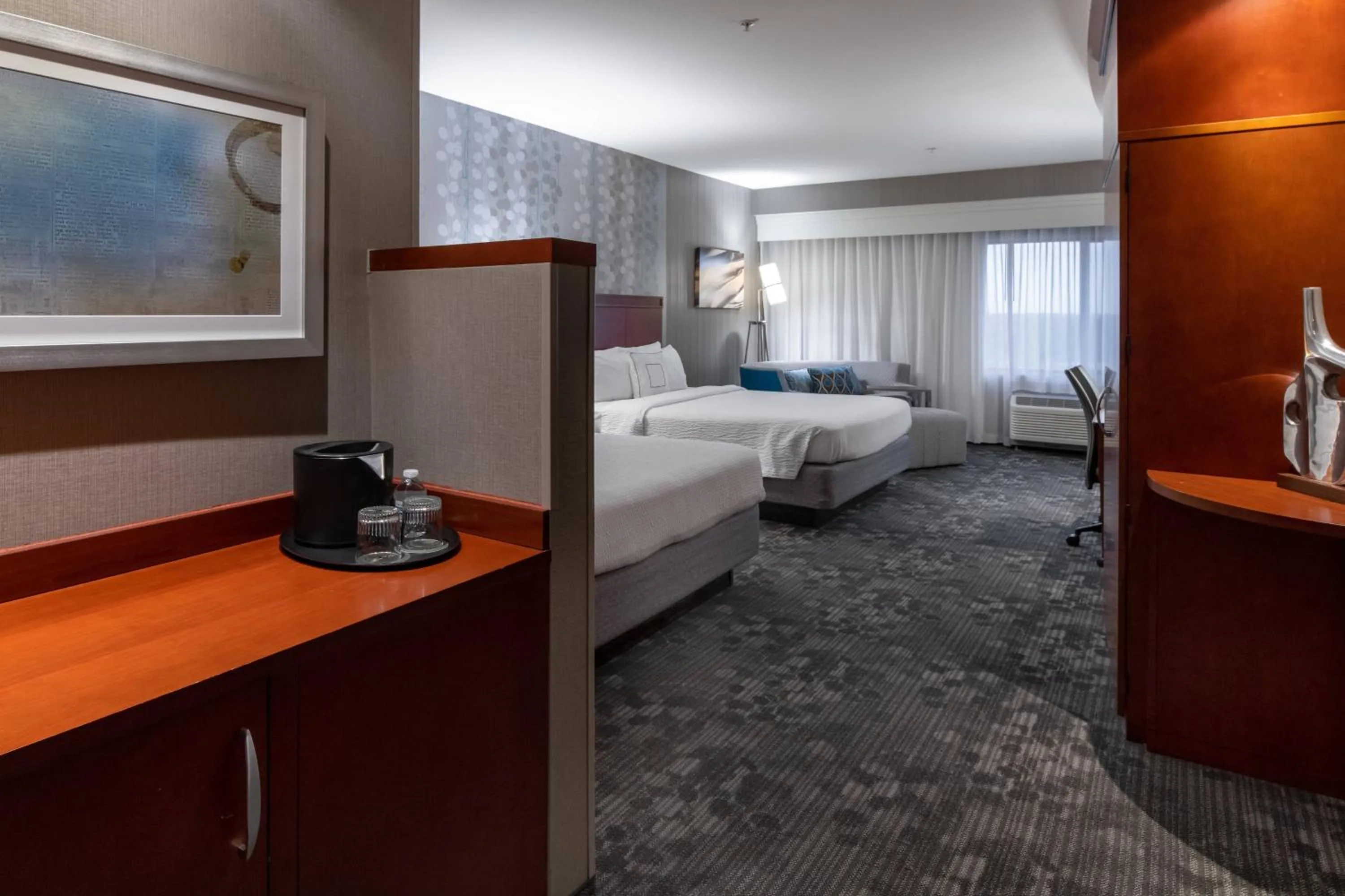 Photo of the whole room, Bed in Courtyard Fort Worth West at Cityview