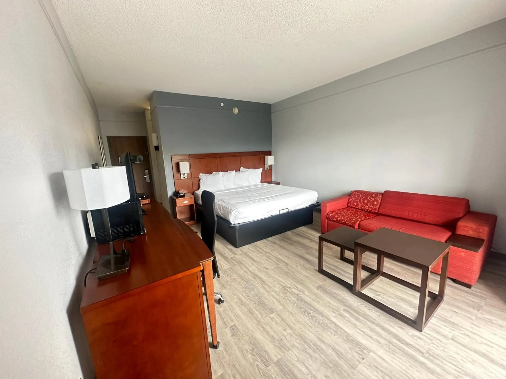 Bedroom, Bed in Super 8 by Wyndham Dallas Love Field Airport