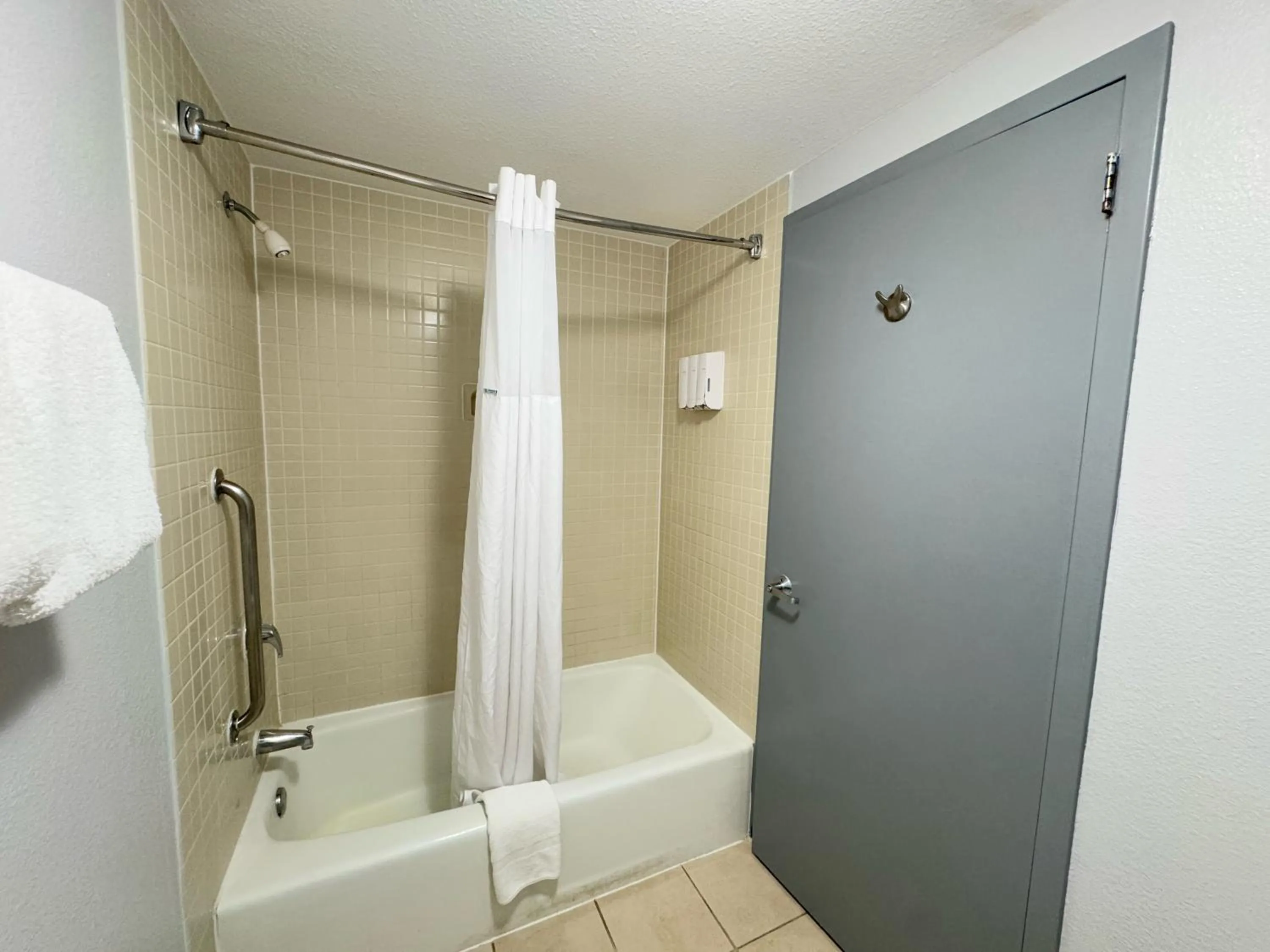 Super 8 by Wyndham Dallas Love Field Airport