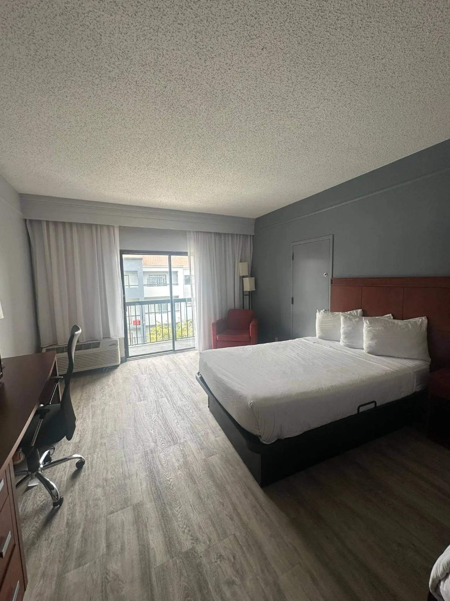 Bed in Super 8 by Wyndham Dallas Love Field Airport