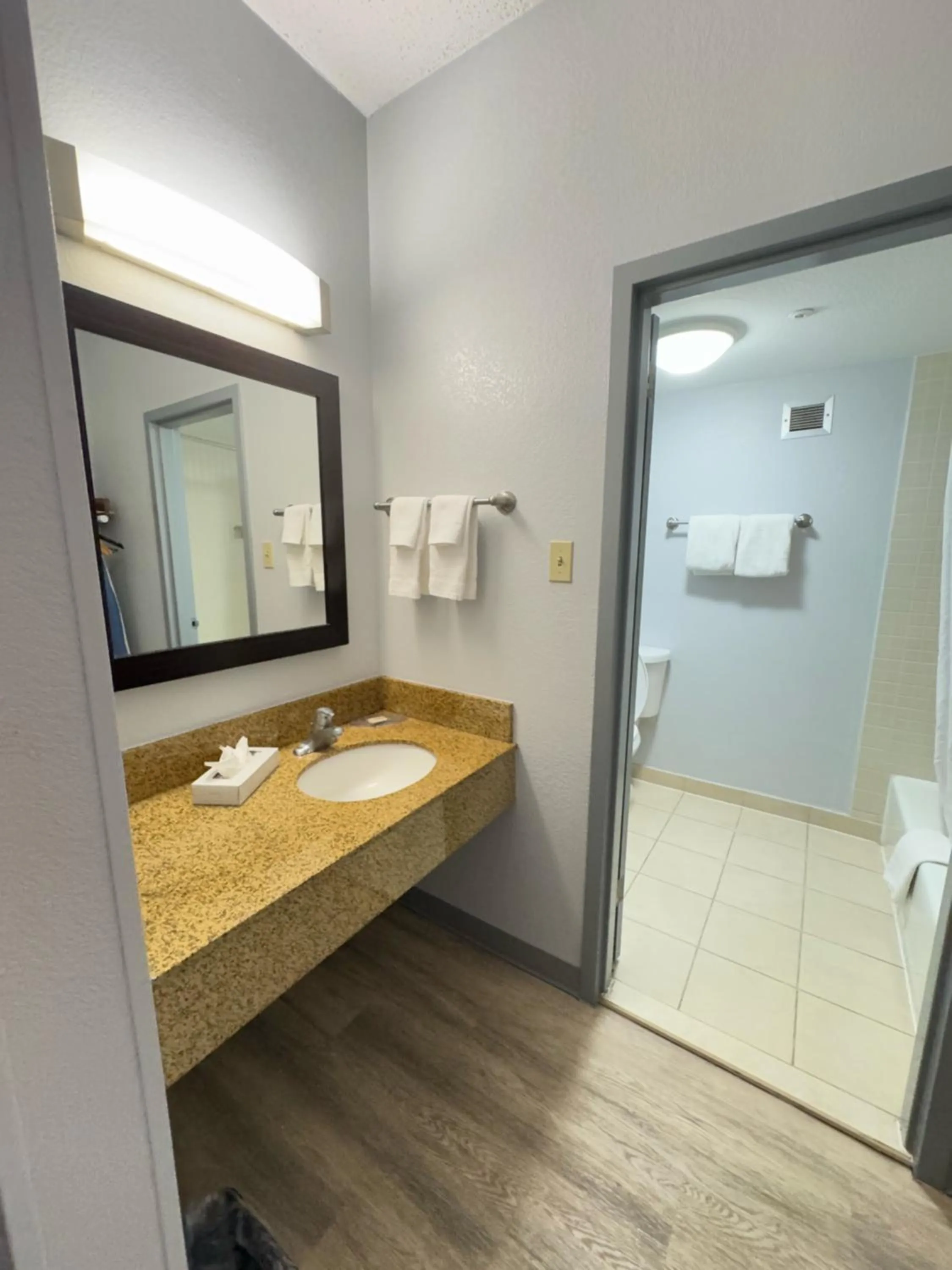 Super 8 by Wyndham Dallas Love Field Airport