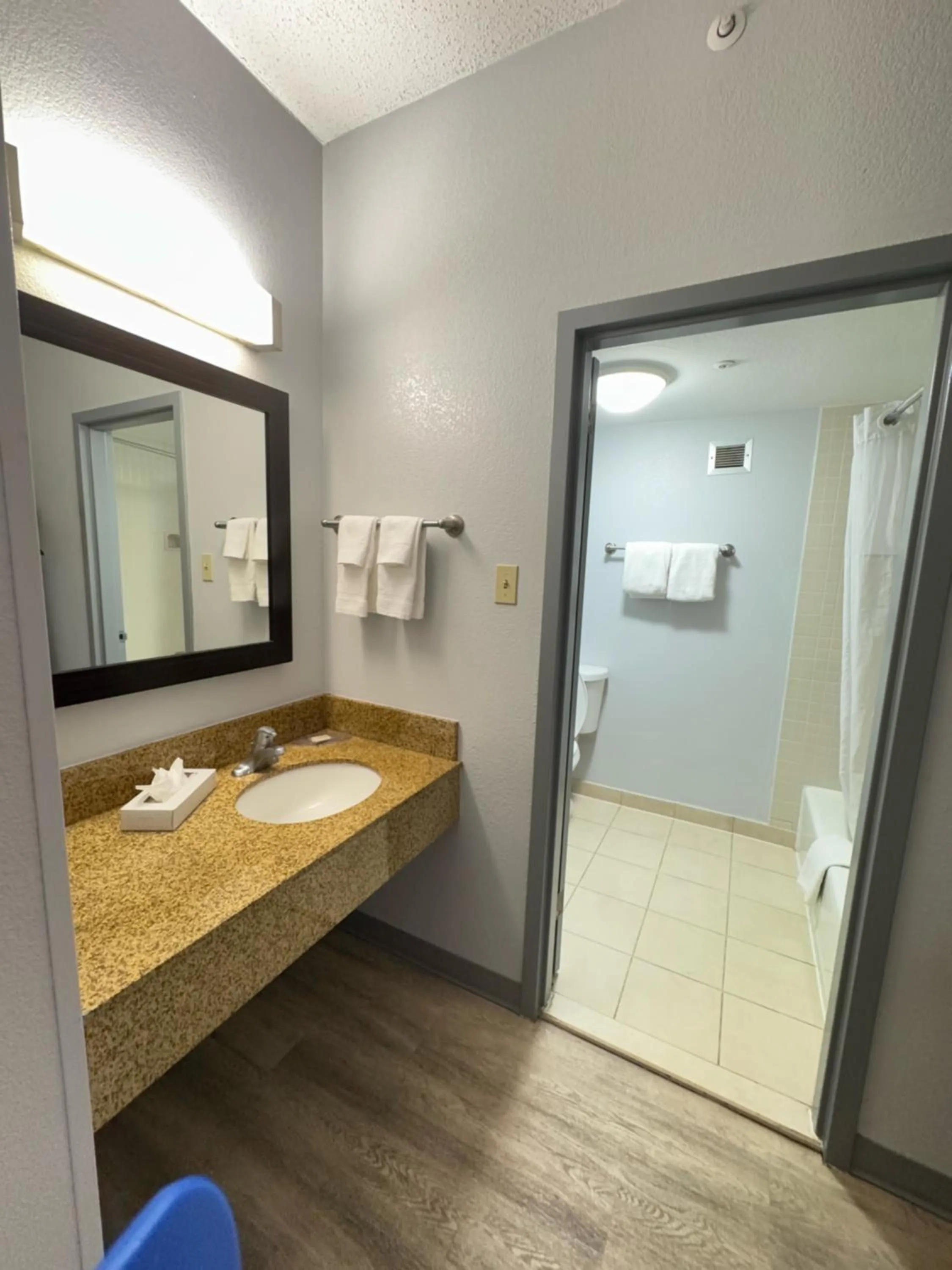 Super 8 by Wyndham Dallas Love Field Airport