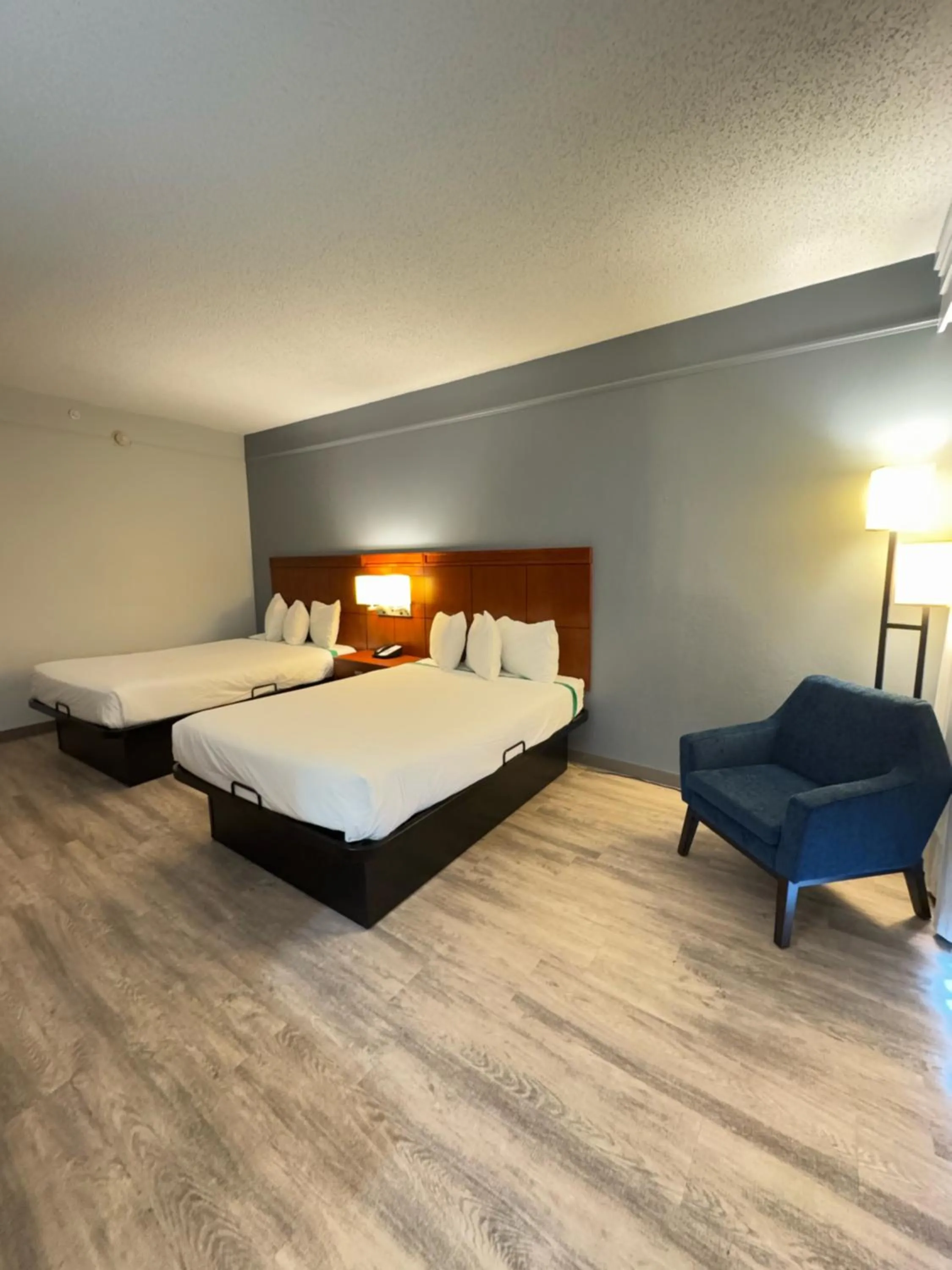 Bed in Super 8 by Wyndham Dallas Love Field Airport