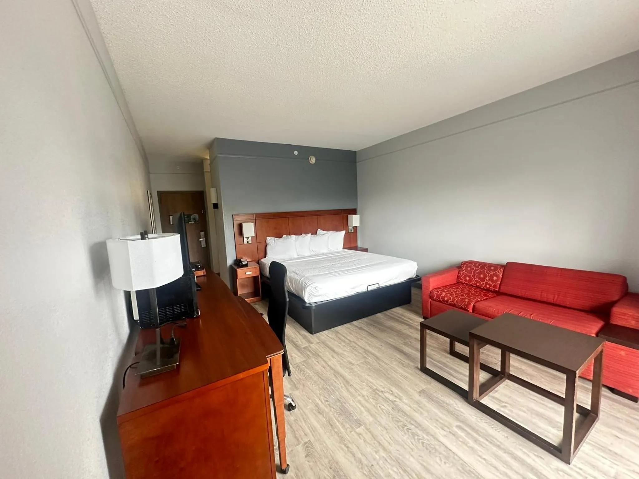 Bedroom, Bed in Super 8 by Wyndham Dallas Love Field Airport
