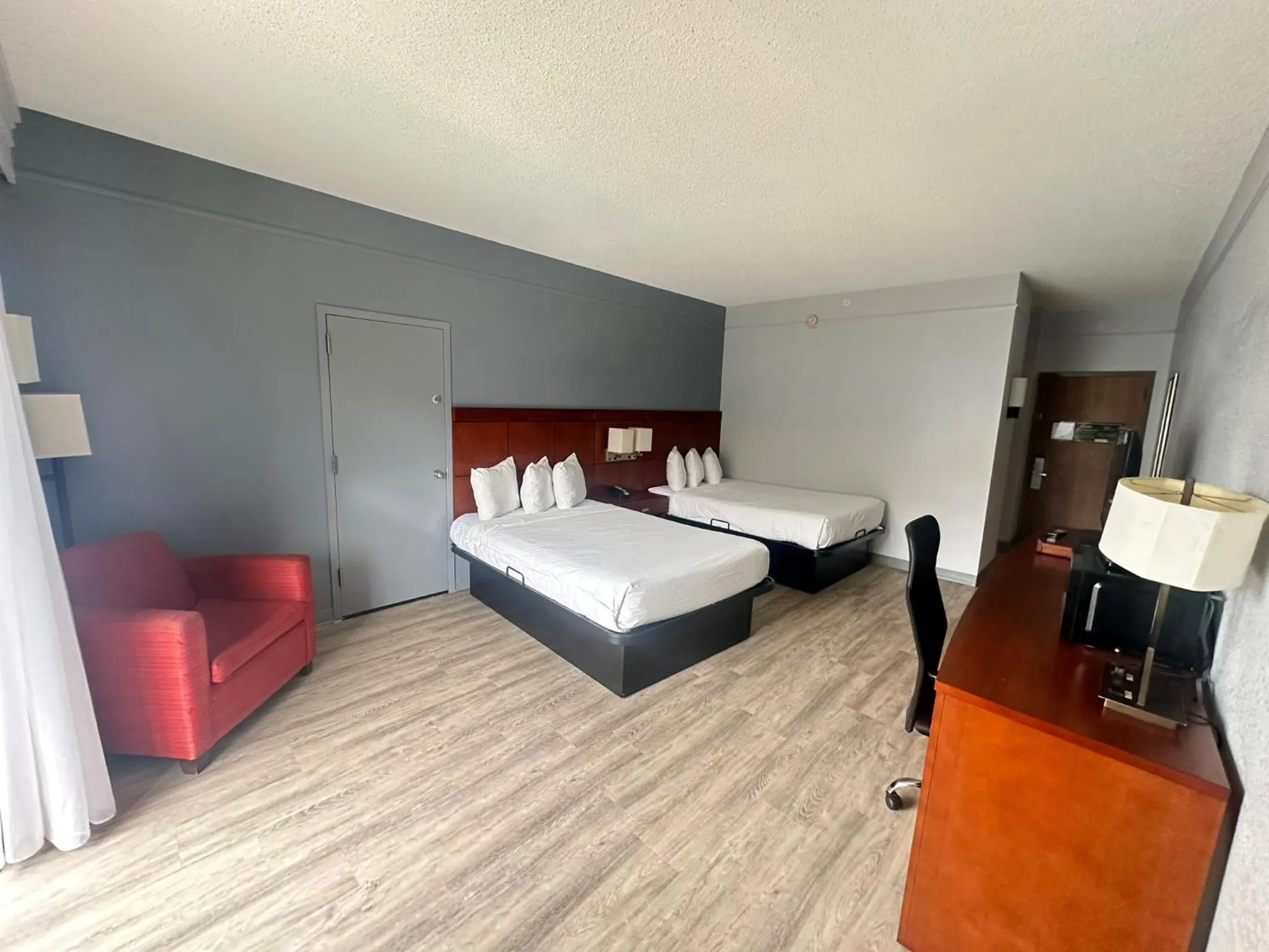 Bedroom, Bed in Super 8 by Wyndham Dallas Love Field Airport