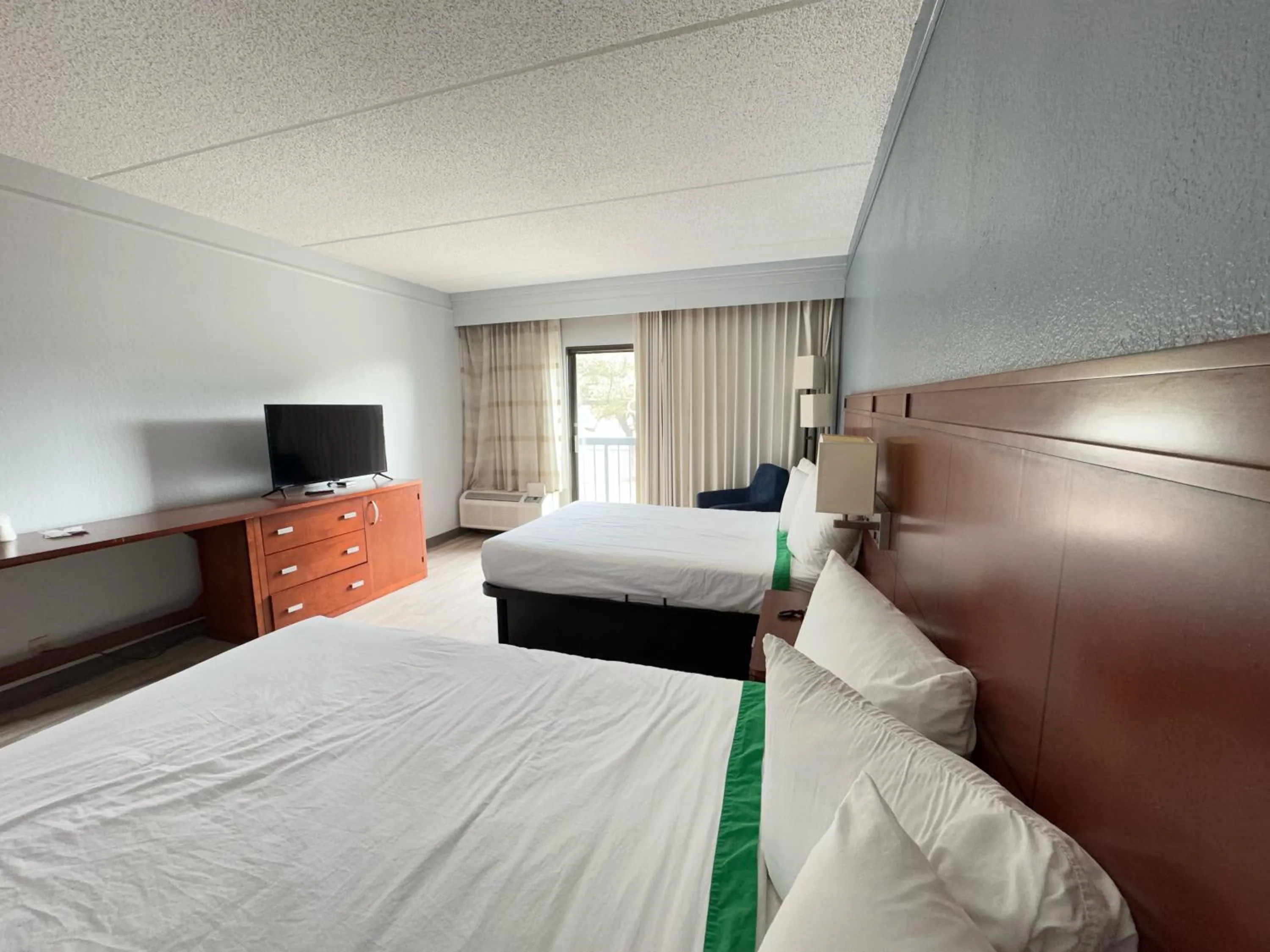 Bed in Super 8 by Wyndham Dallas Love Field Airport