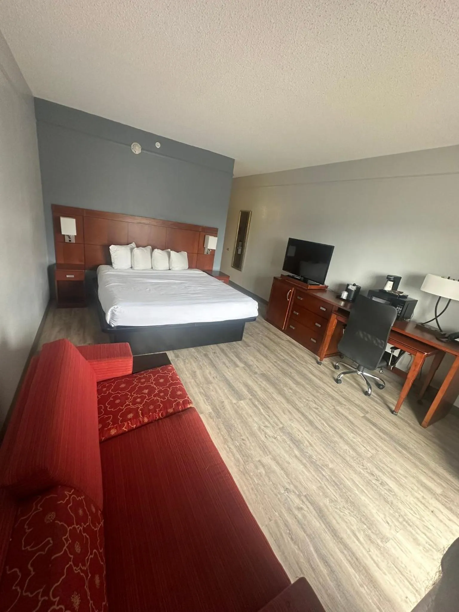 Bed in Super 8 by Wyndham Dallas Love Field Airport