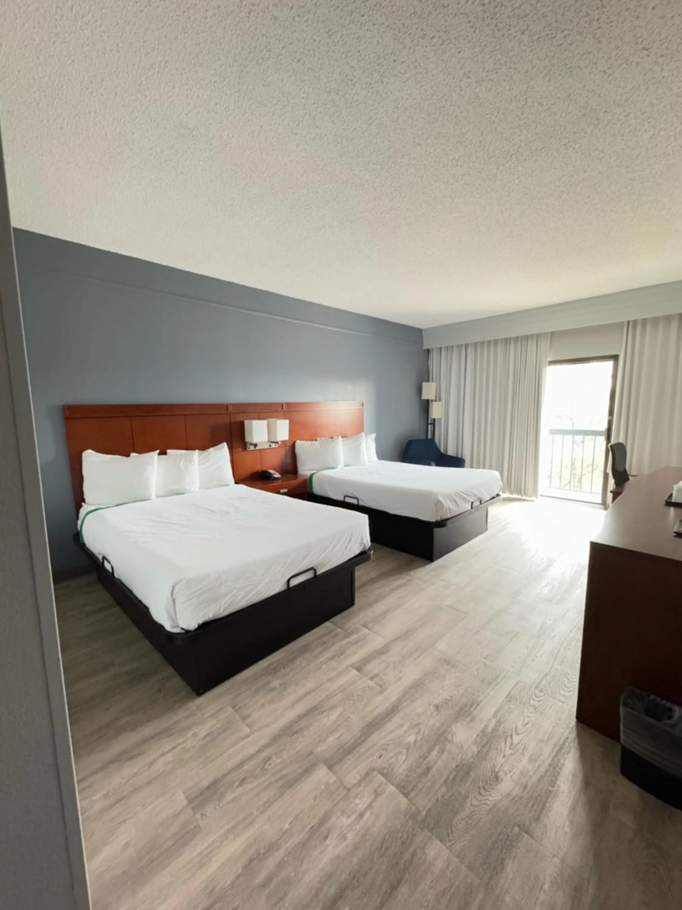 Bed in Super 8 by Wyndham Dallas Love Field Airport