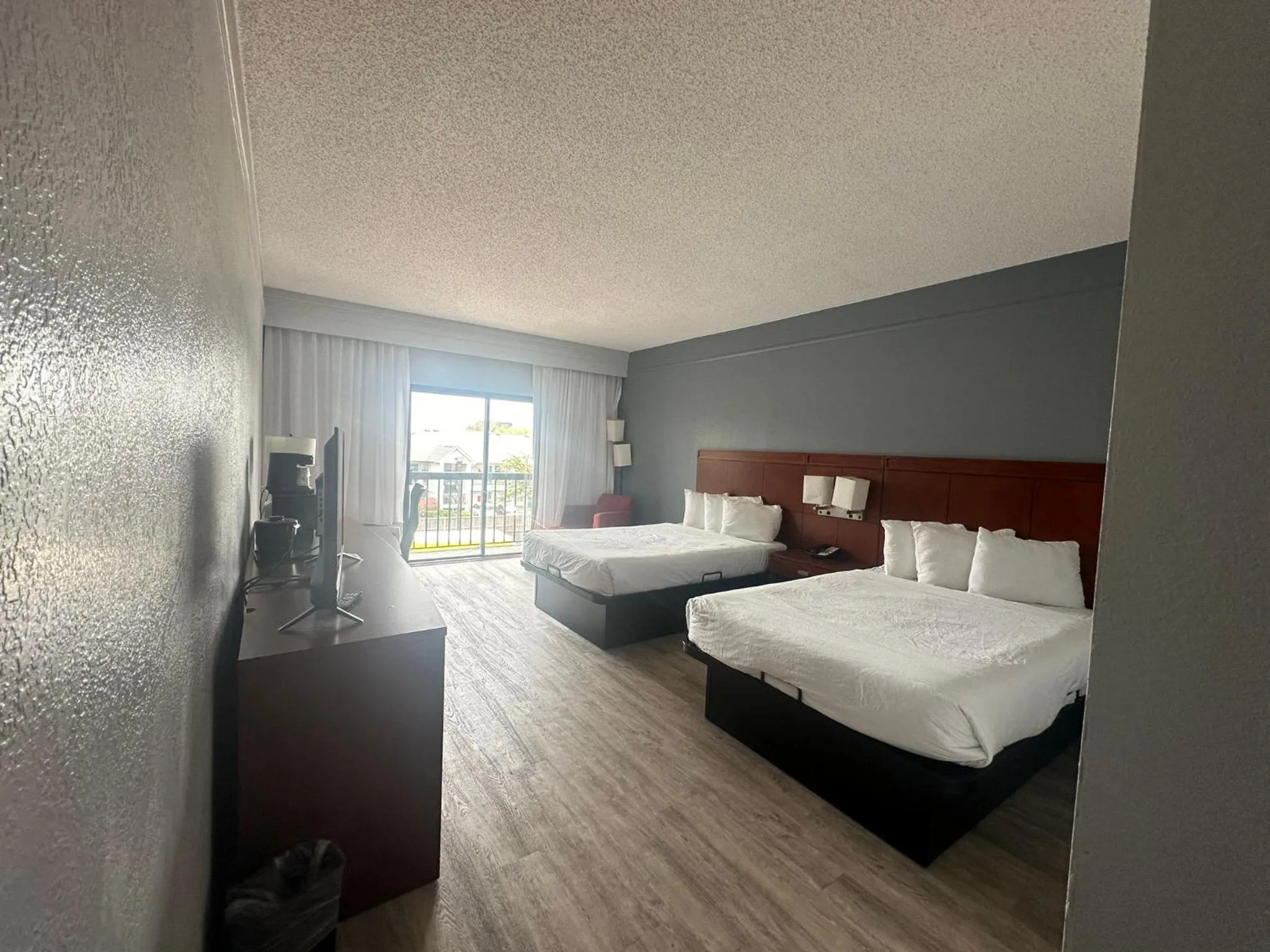 Bedroom, Bed in Super 8 by Wyndham Dallas Love Field Airport