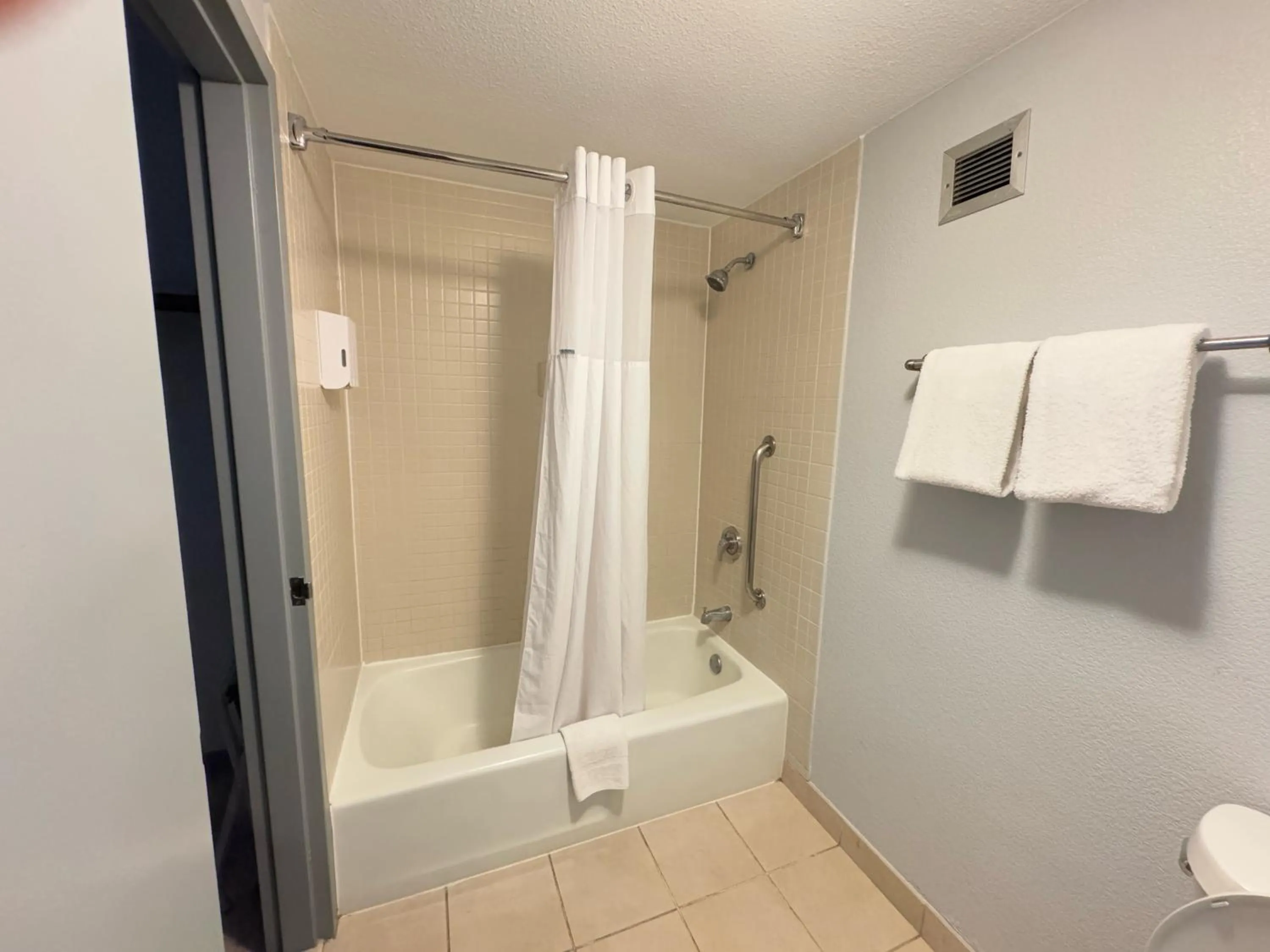 Super 8 by Wyndham Dallas Love Field Airport