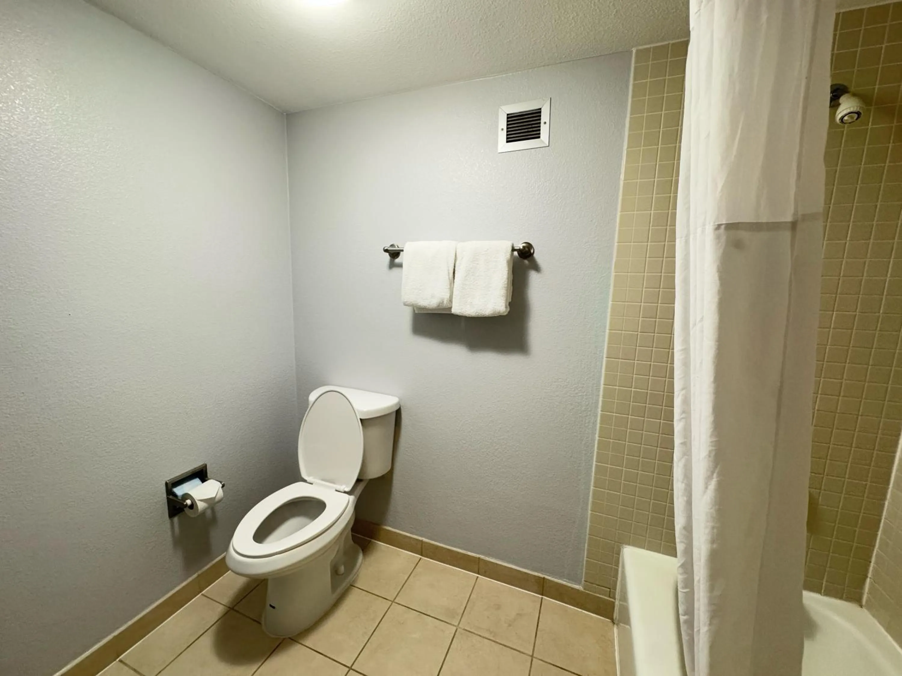 Super 8 by Wyndham Dallas Love Field Airport