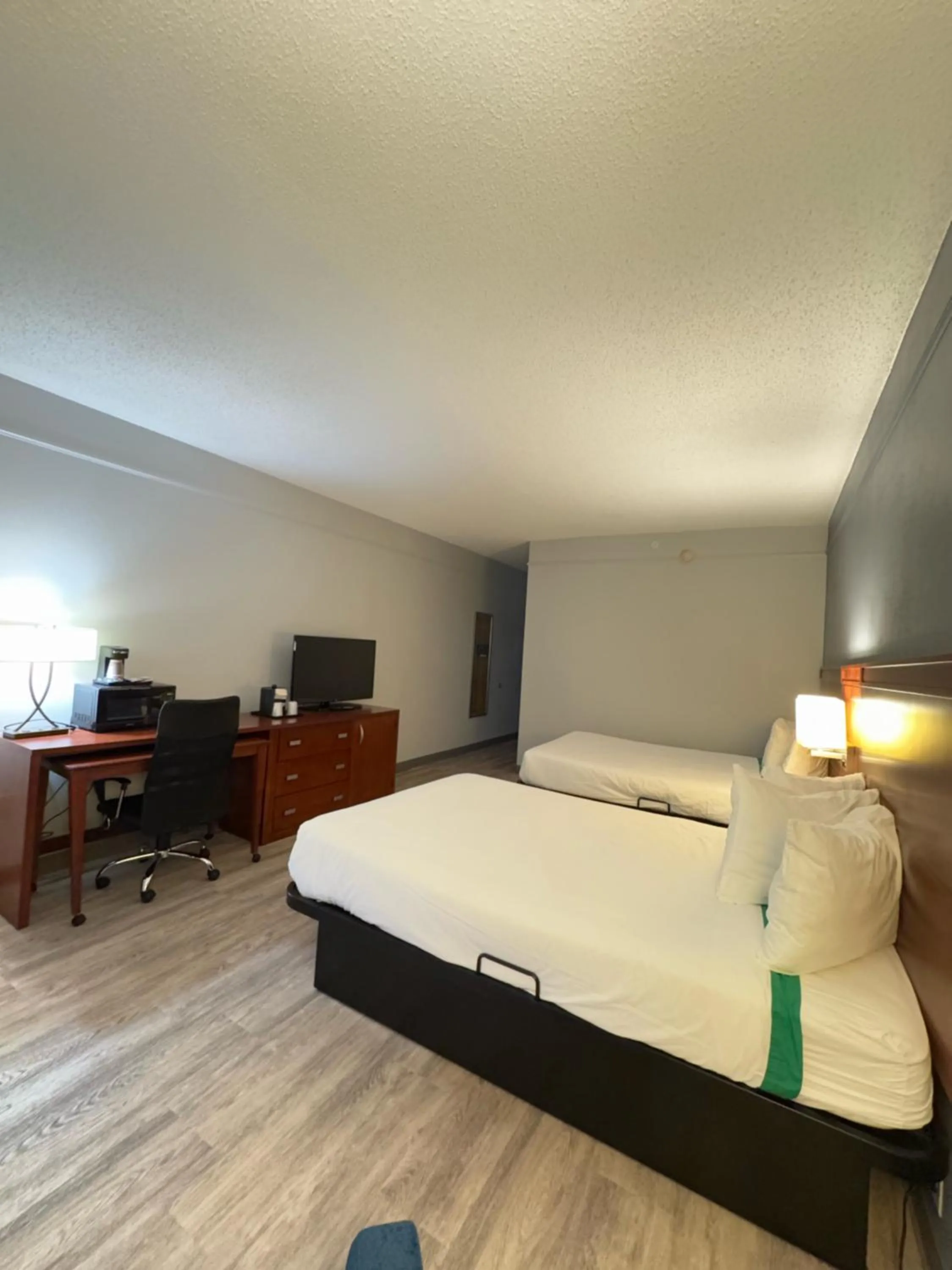 Bed in Super 8 by Wyndham Dallas Love Field Airport