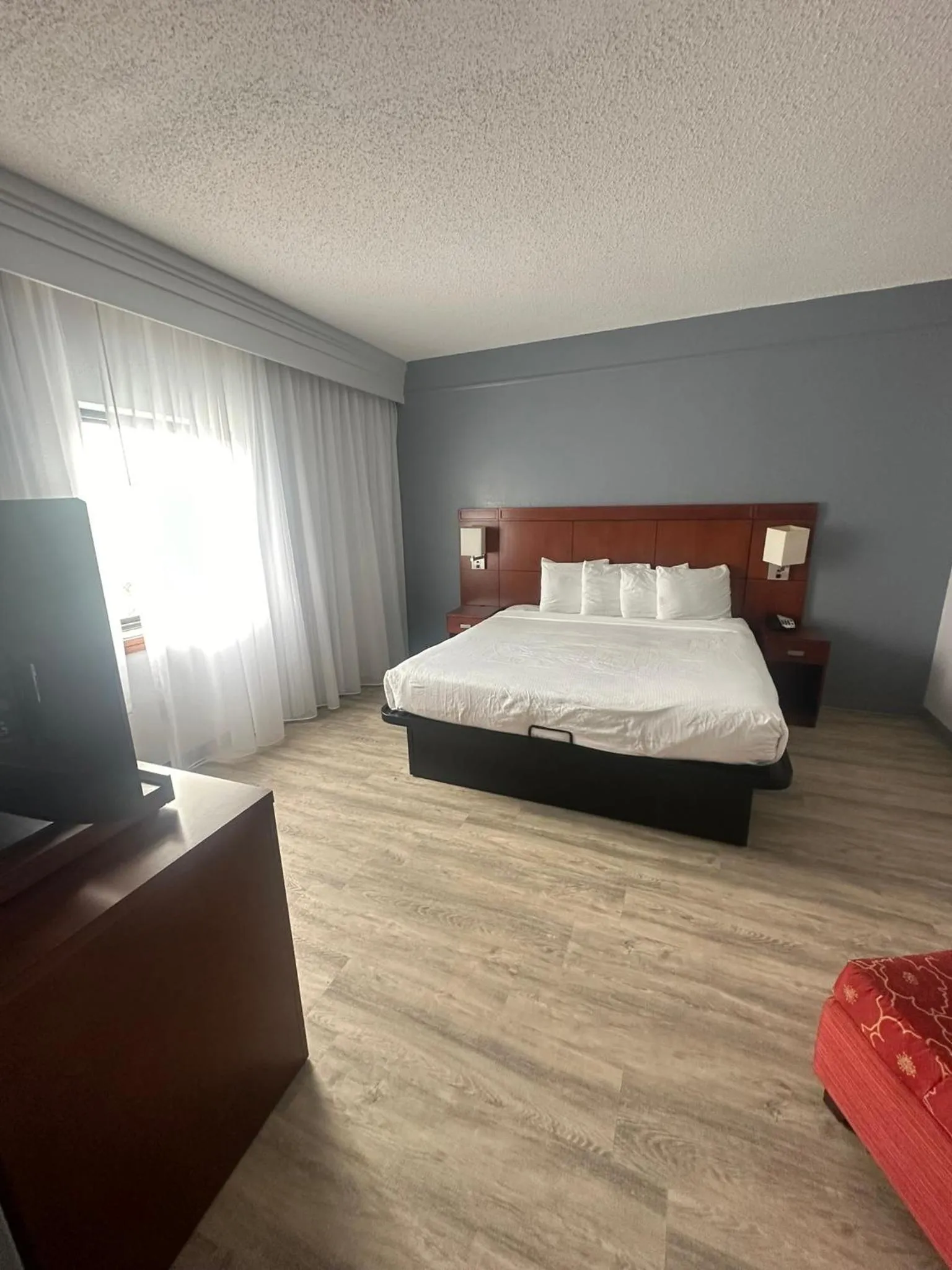Bedroom, Bed in Super 8 by Wyndham Dallas Love Field Airport