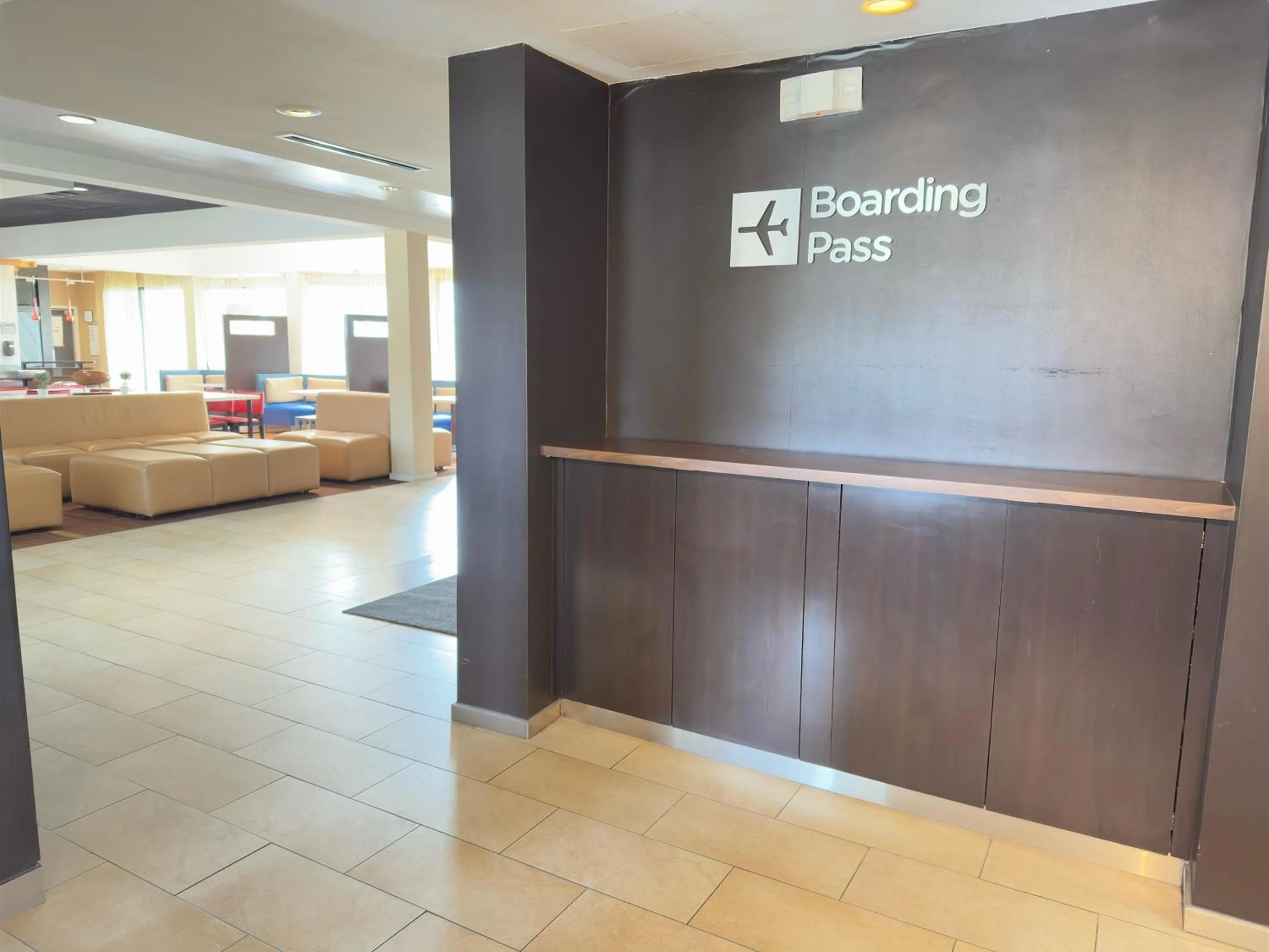 Lobby or reception in Super 8 by Wyndham Dallas Love Field Airport