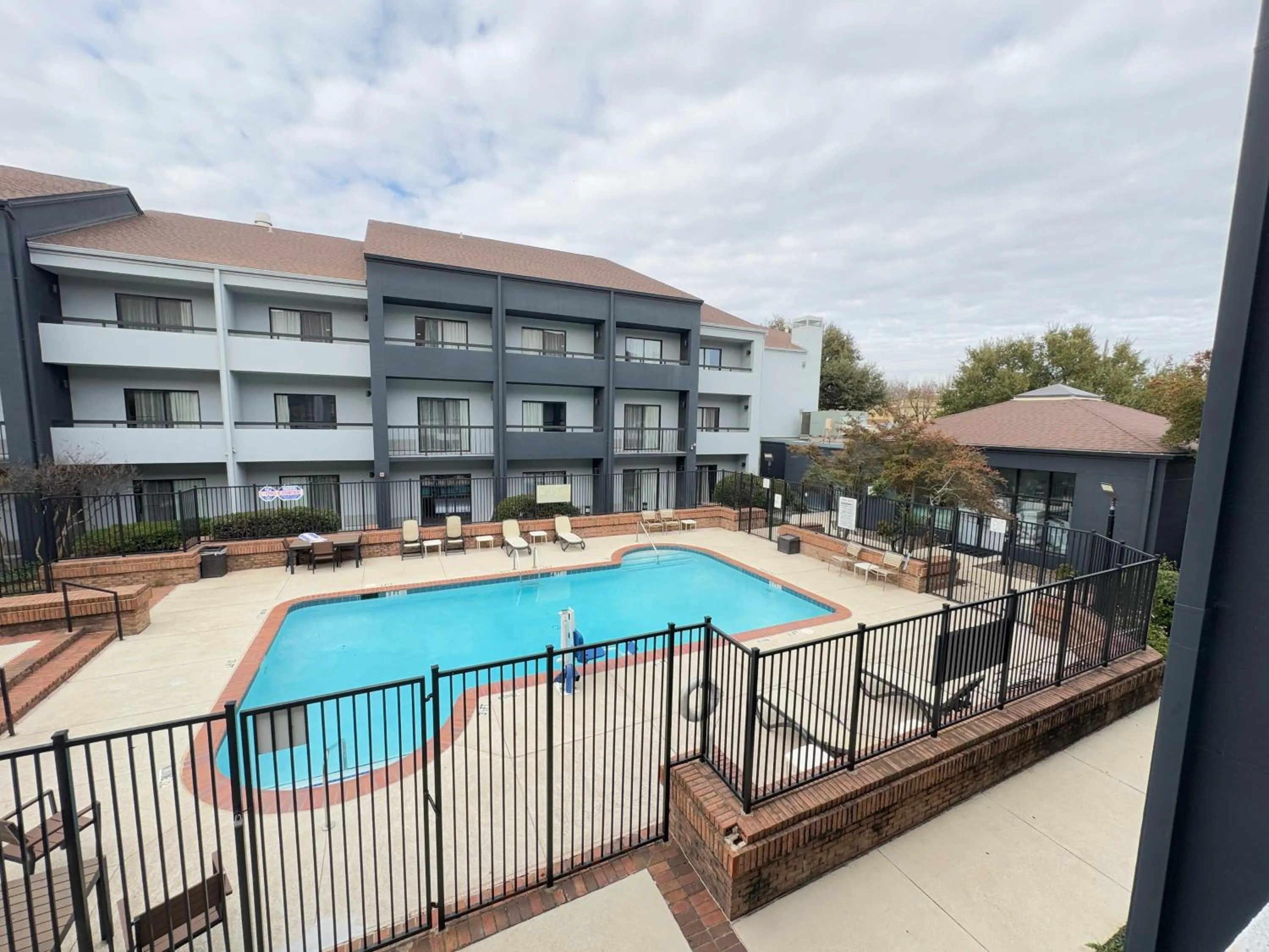 Super 8 by Wyndham Dallas Love Field Airport